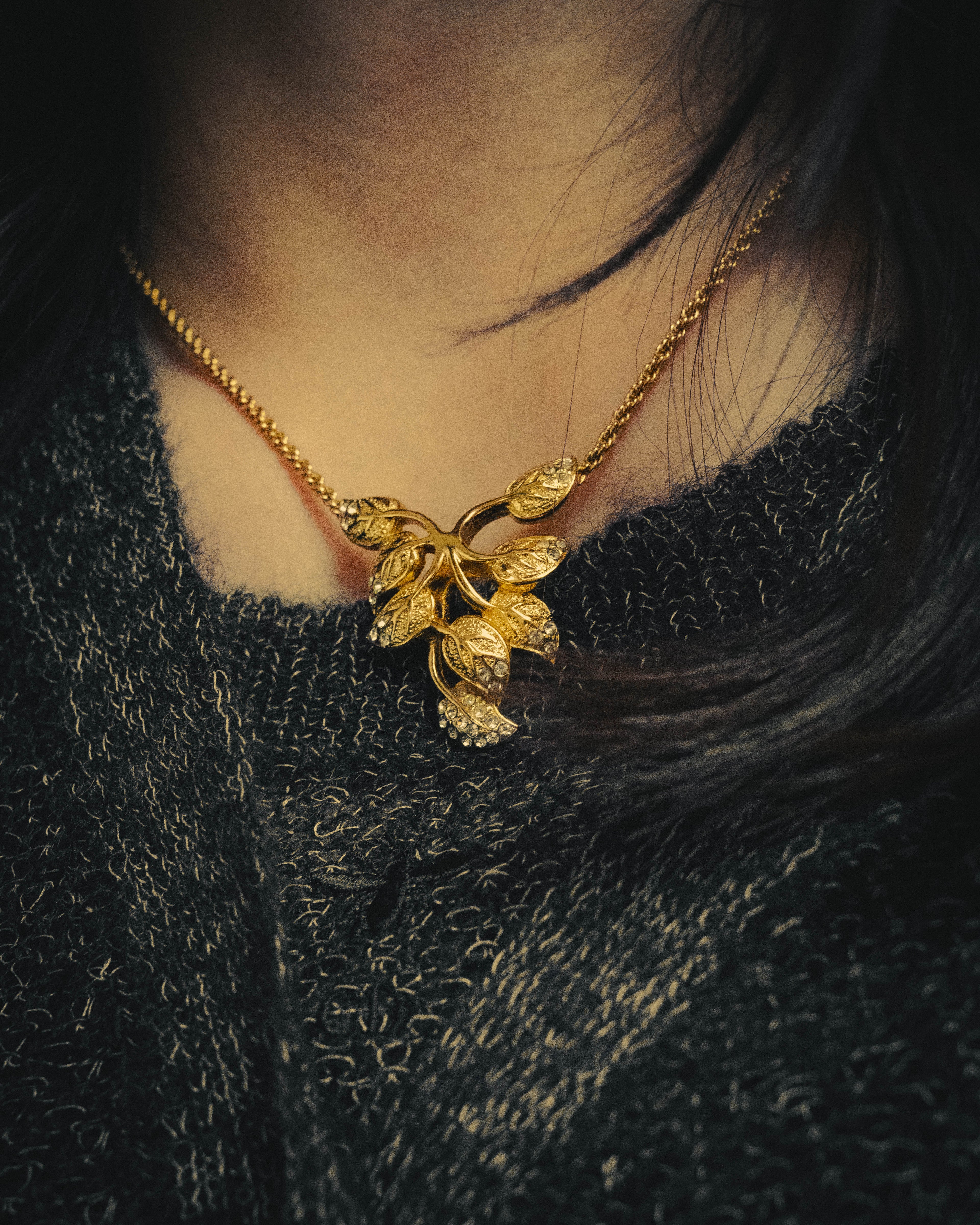 -SPECIAL- “Christian Dior” 80’s-90’s Vintage botanical leaf rhinestone pendant necklace