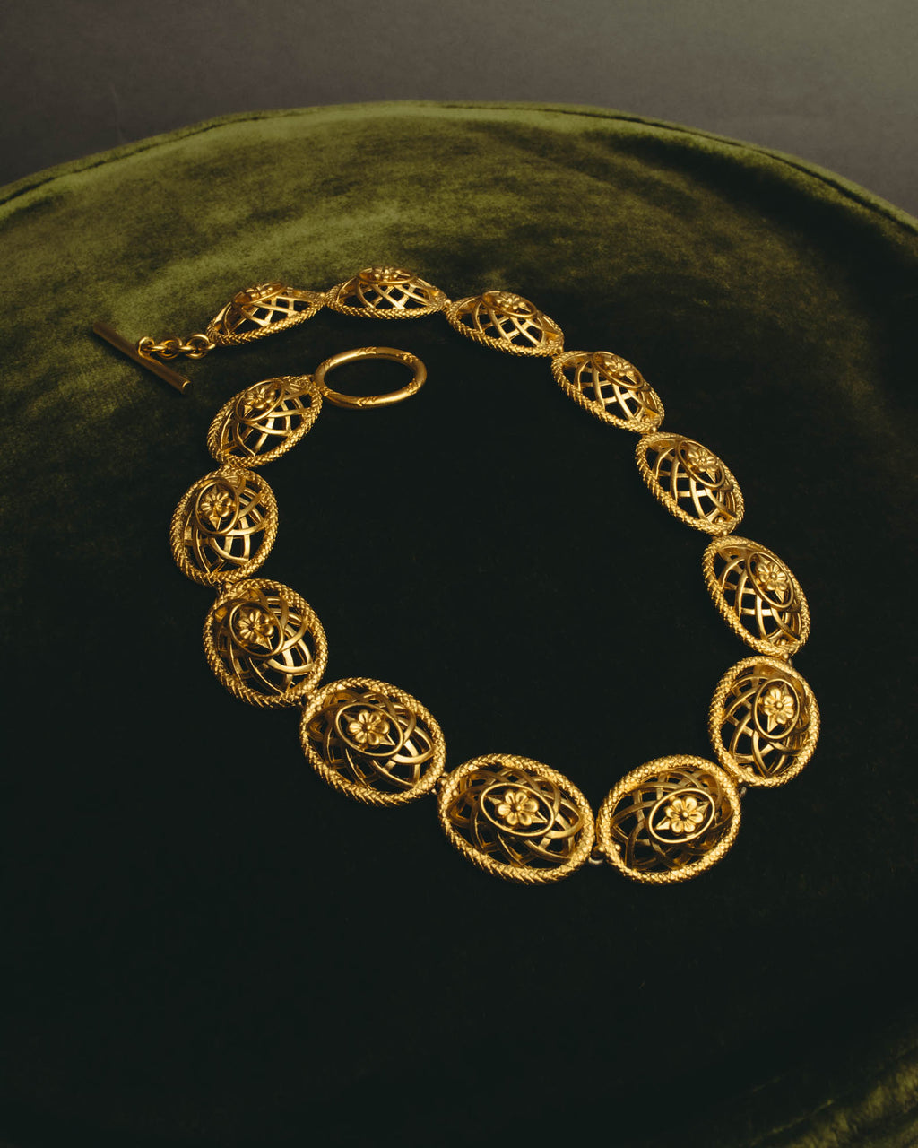 “Nina Ricci” 80’s-90’s floral openwork link necklace
