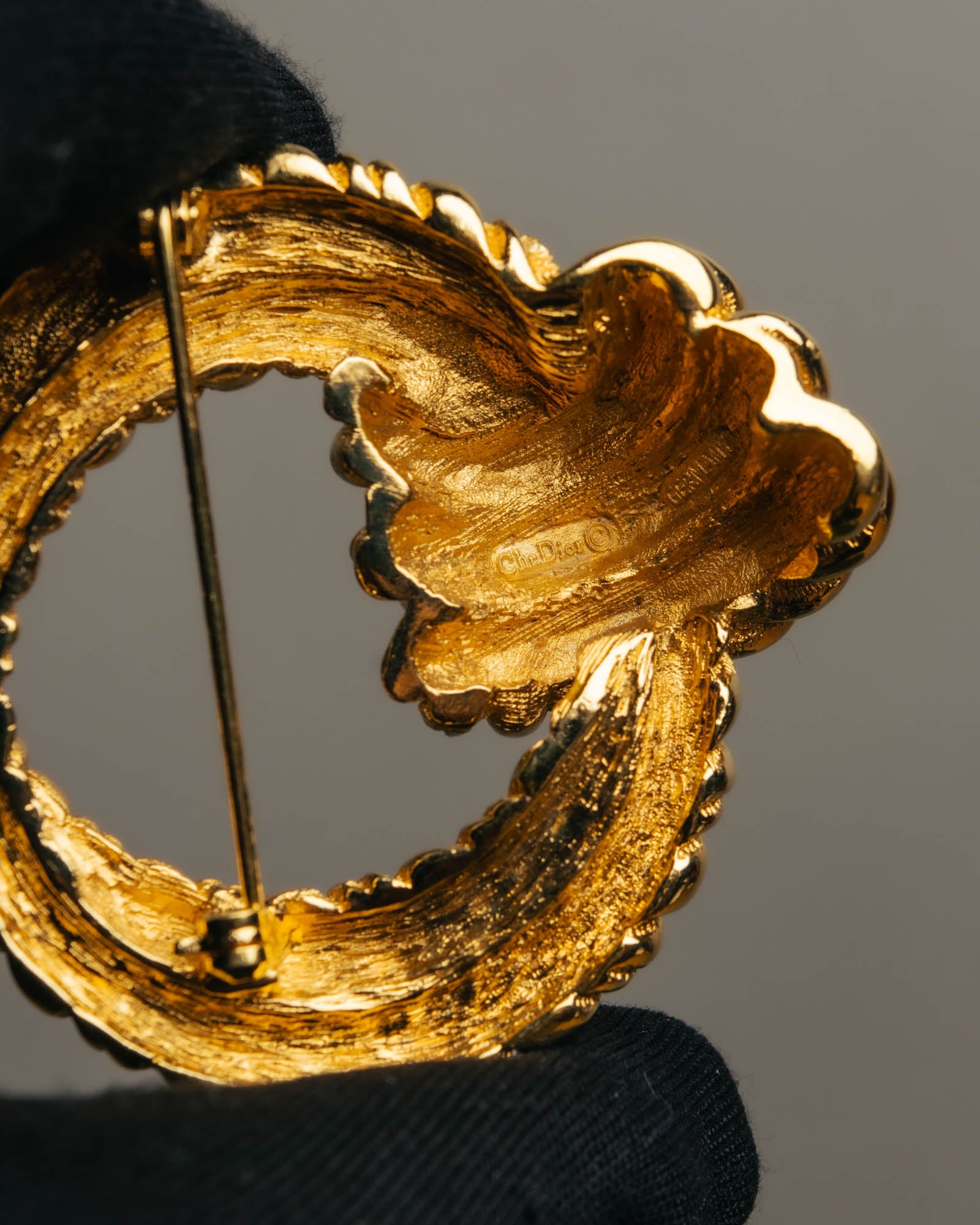 "Christian Dior" 80's-90's Sculptural gold tone brooch