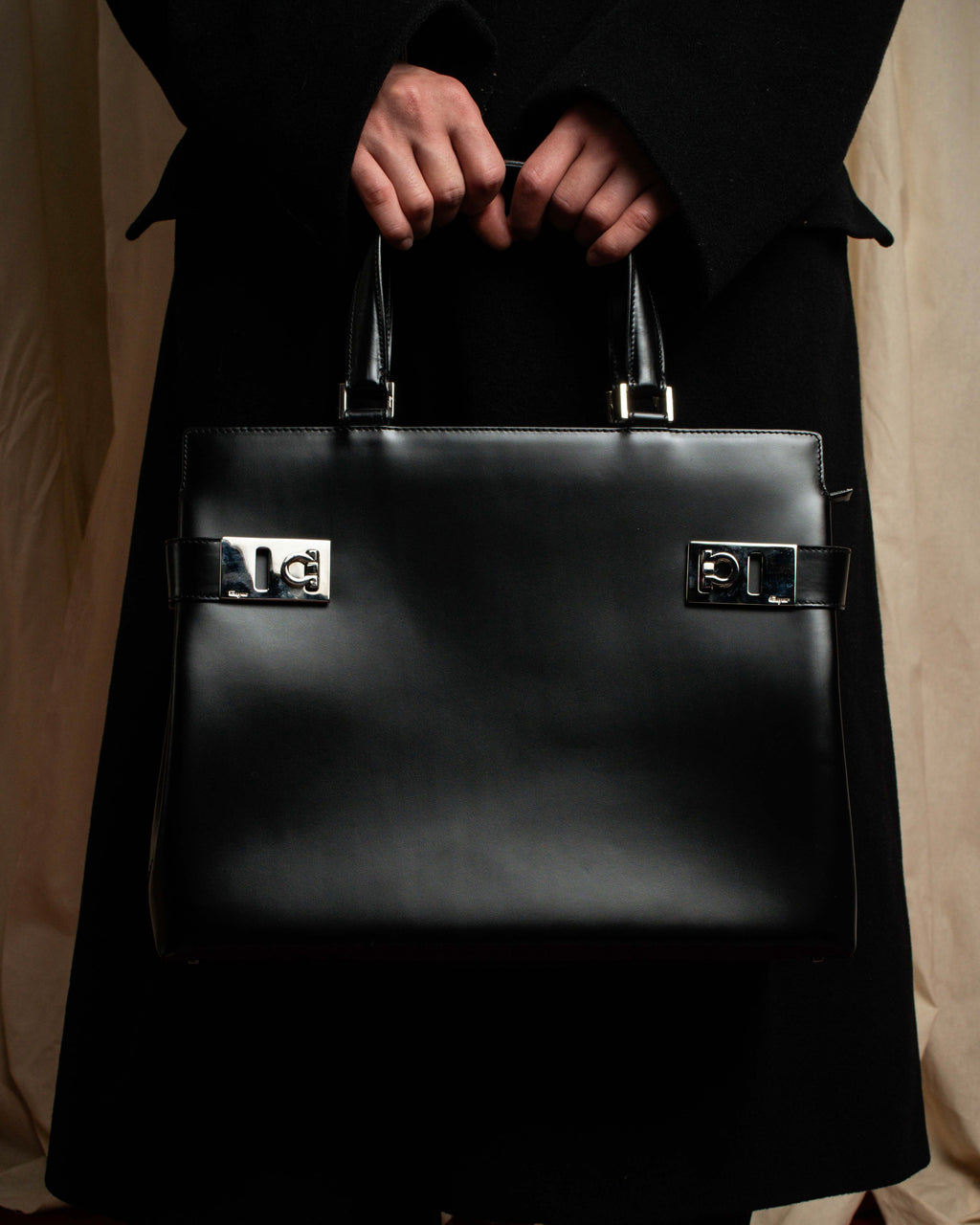 "Salvatore Ferragamo" Gancini motif both sides design leather hand bag