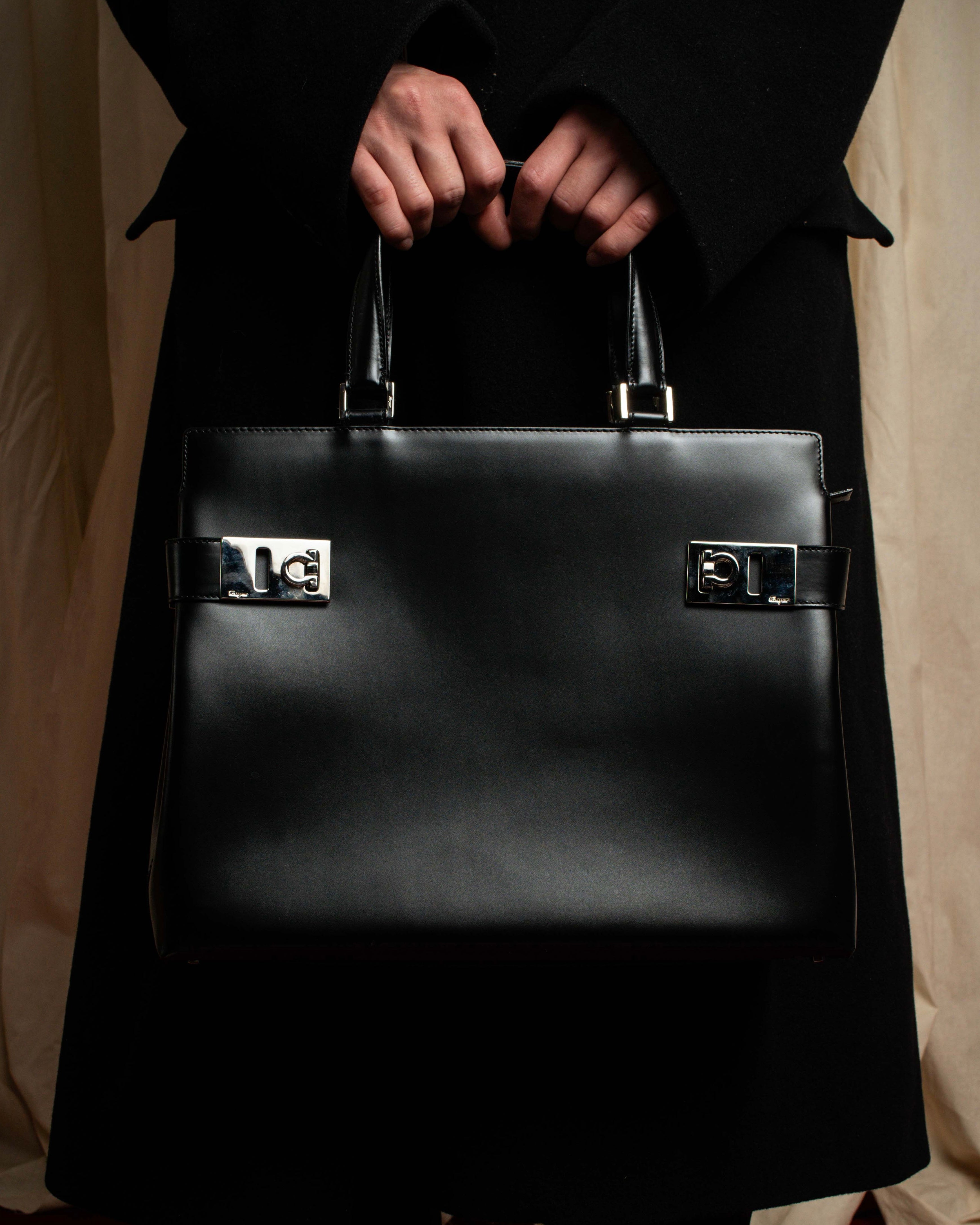 "Salvatore Ferragamo" Gancini motif both sides design leather hand bag