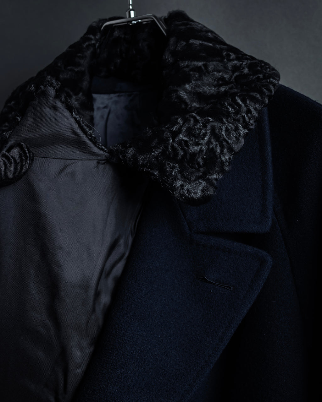 -SPECIAL- "CARUSO"
 Fur collar design belted melton coat