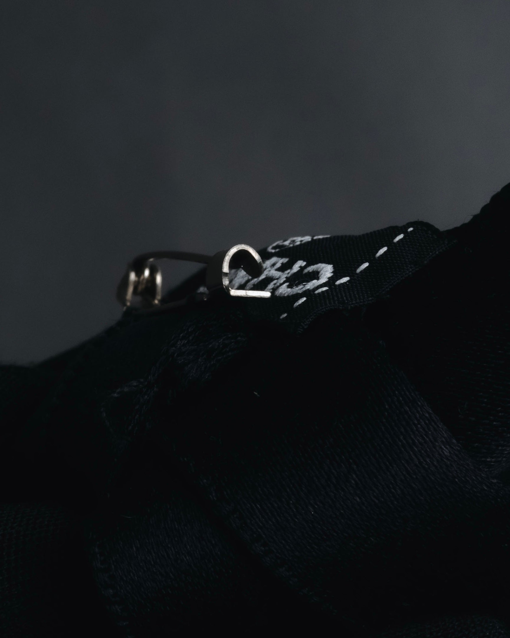 "CHANEL" 90’s black satin and grosgrain ribbon brooch