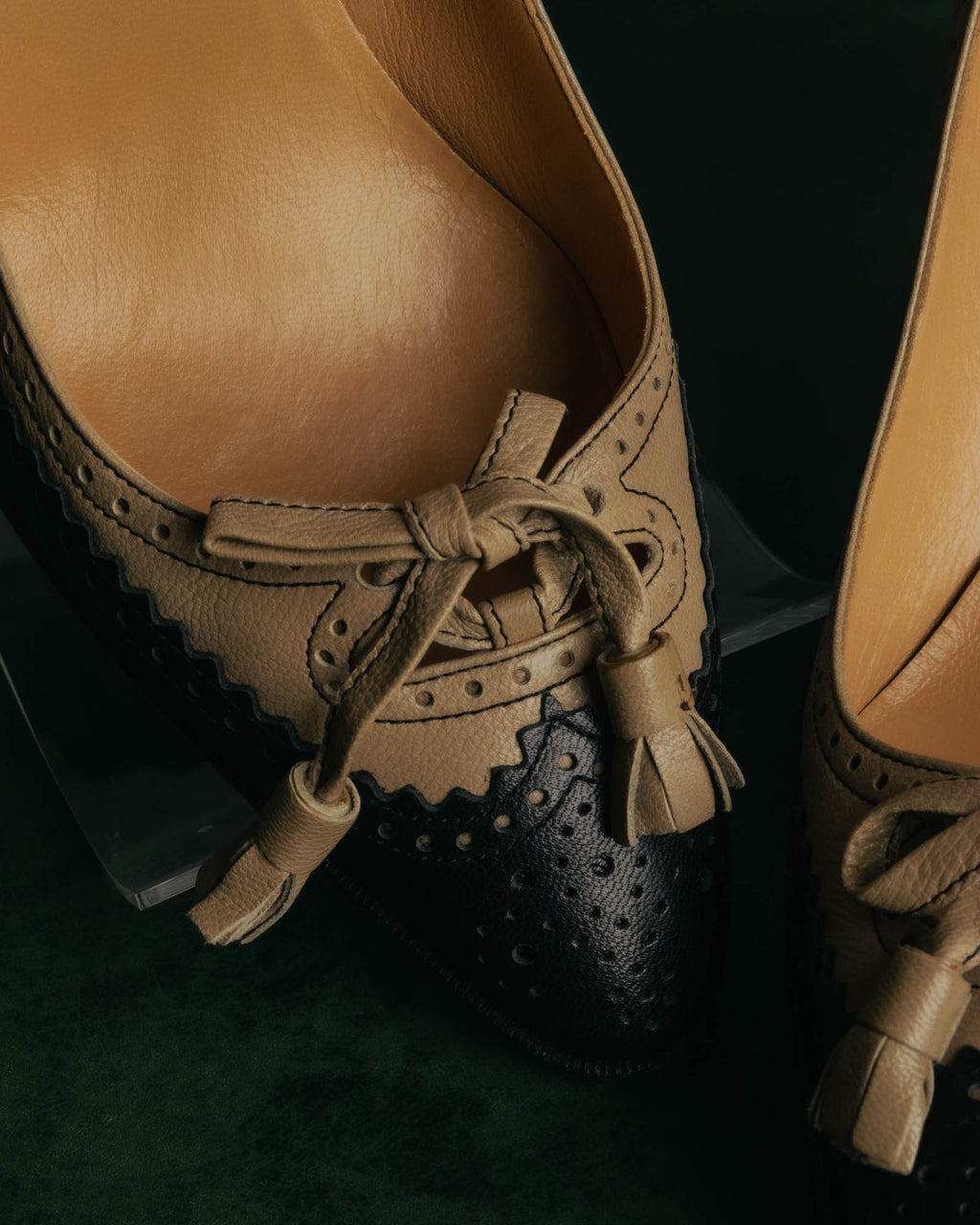 "HERMÈS" 80's-90's Classic bi-color leather tassel brogue pumps