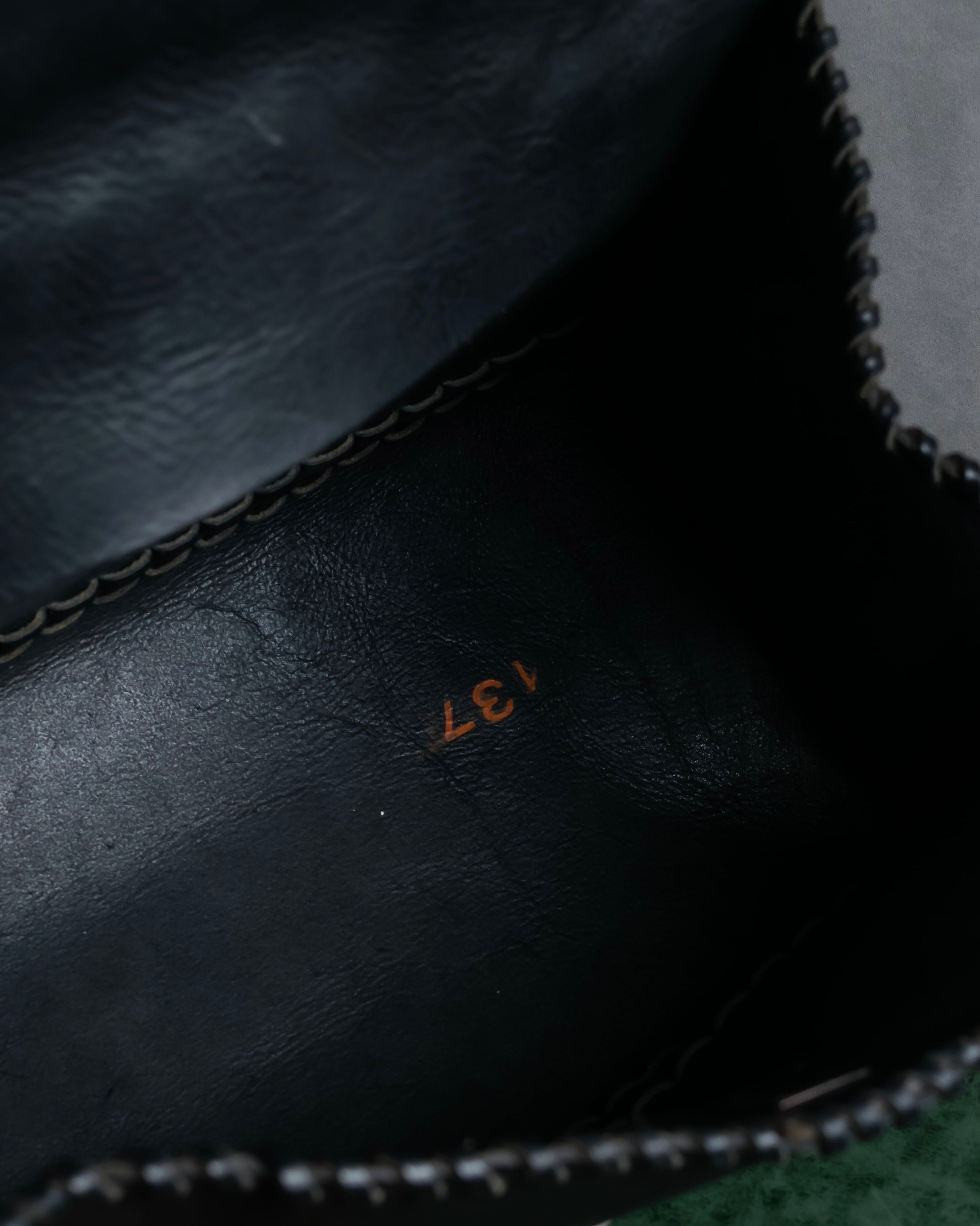 "FENDI" Hand stitched design leather hand bag