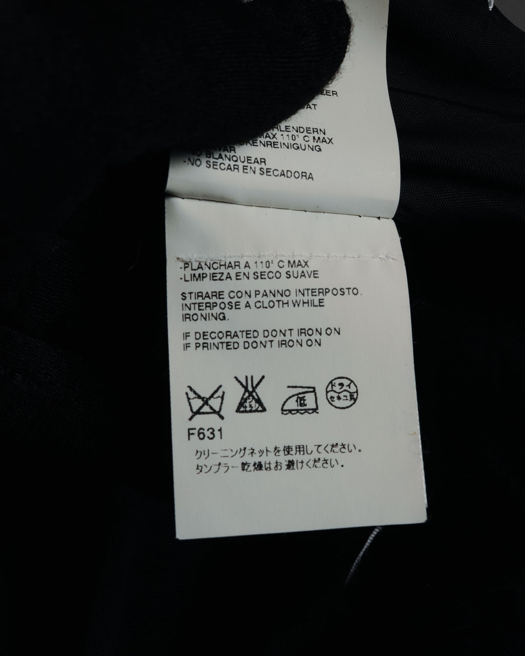 –SPECIAL– "Maison Martin Margiela"
2011 Replica denim smoking vest