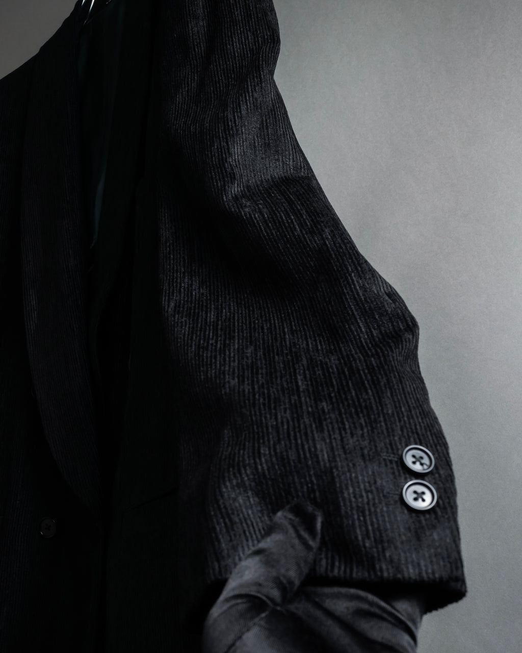 “Gianni Versace” 80’s-90’s Shadowed-texture tailored jacket