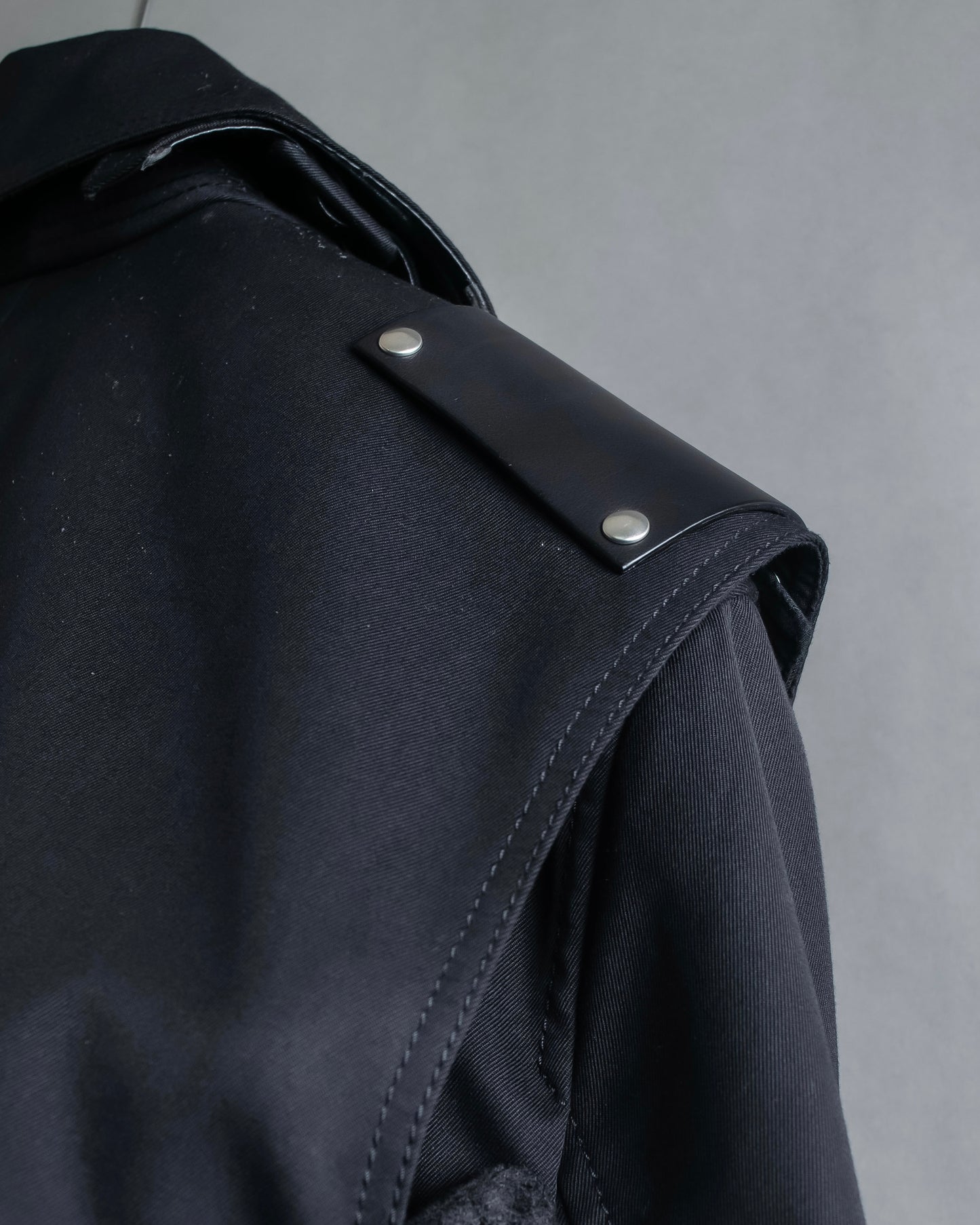 "VALENTINO" Belt docking design leather switching trench coat