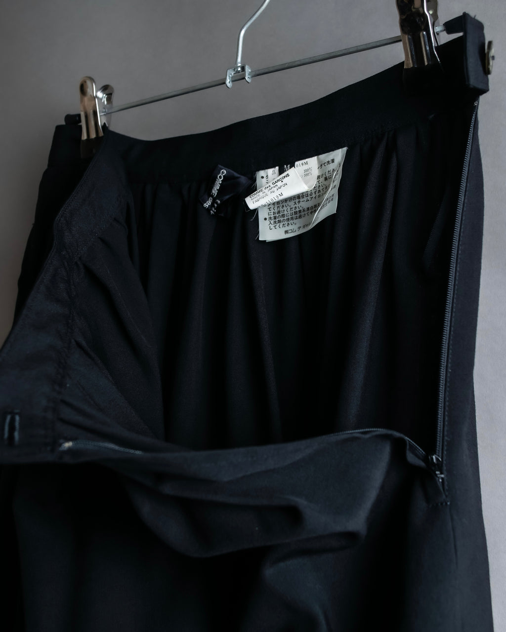 "tricot COMME des GARCONS"  Lace design at hem flare skirt