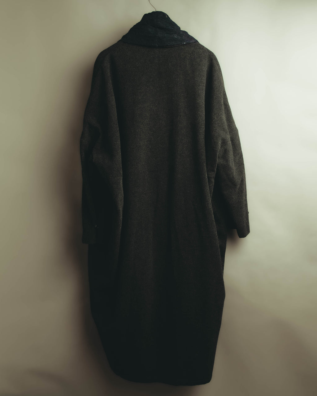 –SPECIAL– “DOLCE & GABBANA” 90’s Lace-trimmed shawl-collar wool robe coat