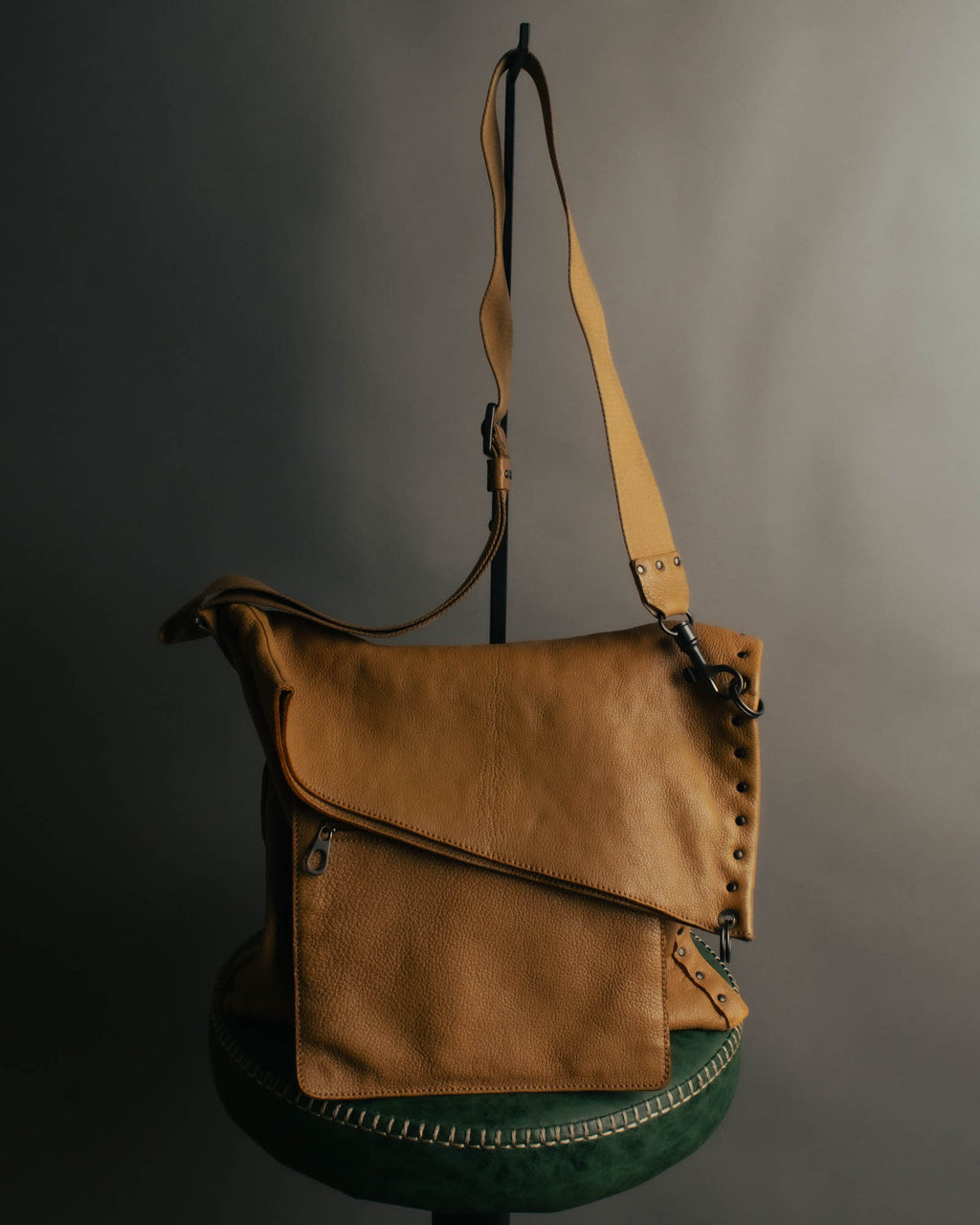 "BOTTEGA VENETA" 00's-10's Grained leather messenger bag