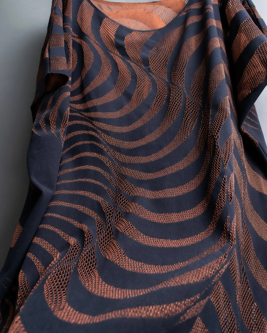 "PLEATS PLEASE ISSEY MIYAKE"
 Marble print dolman sleeve tops