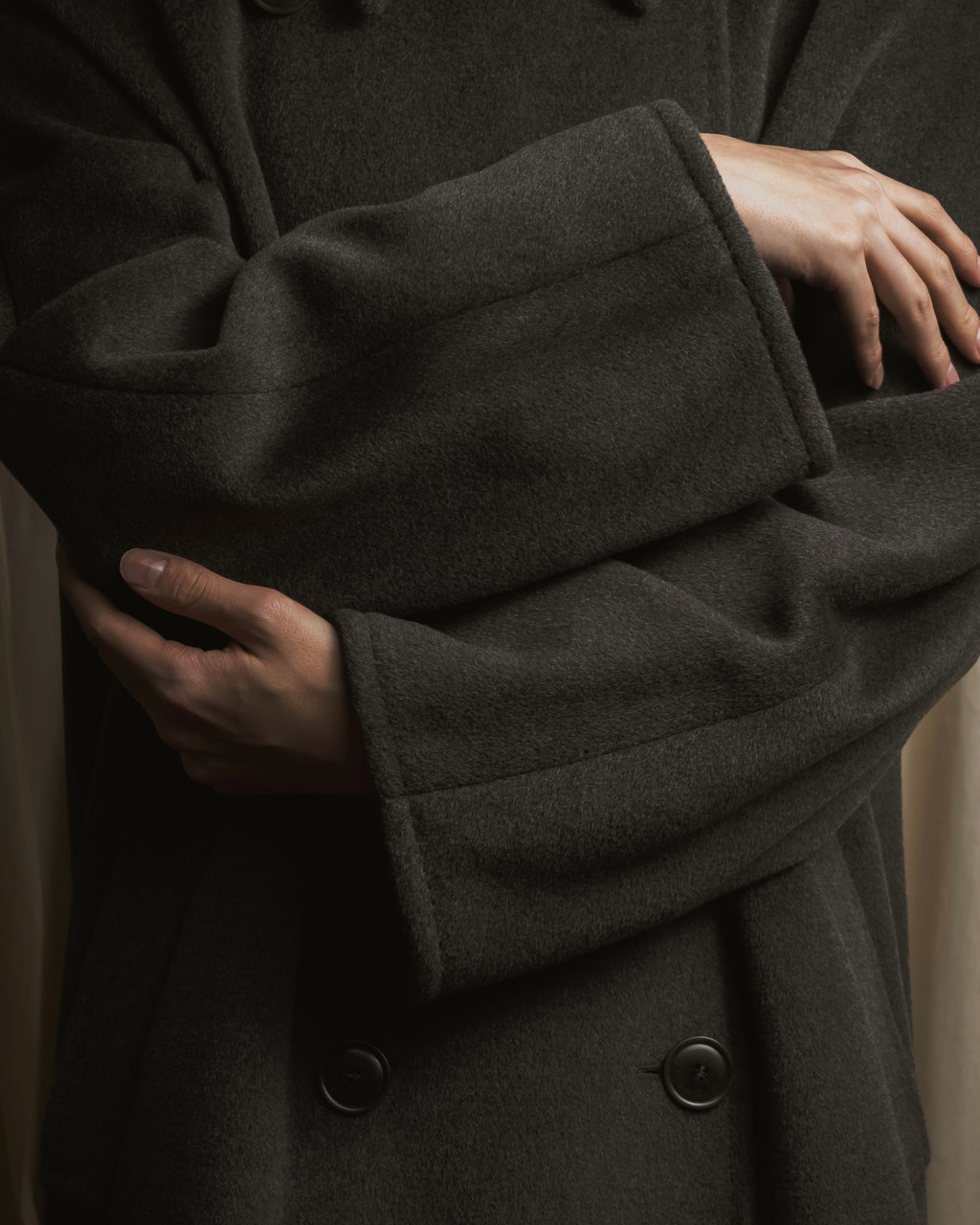 Abrigo minimal de doble botonadura de MARINA RINALDI