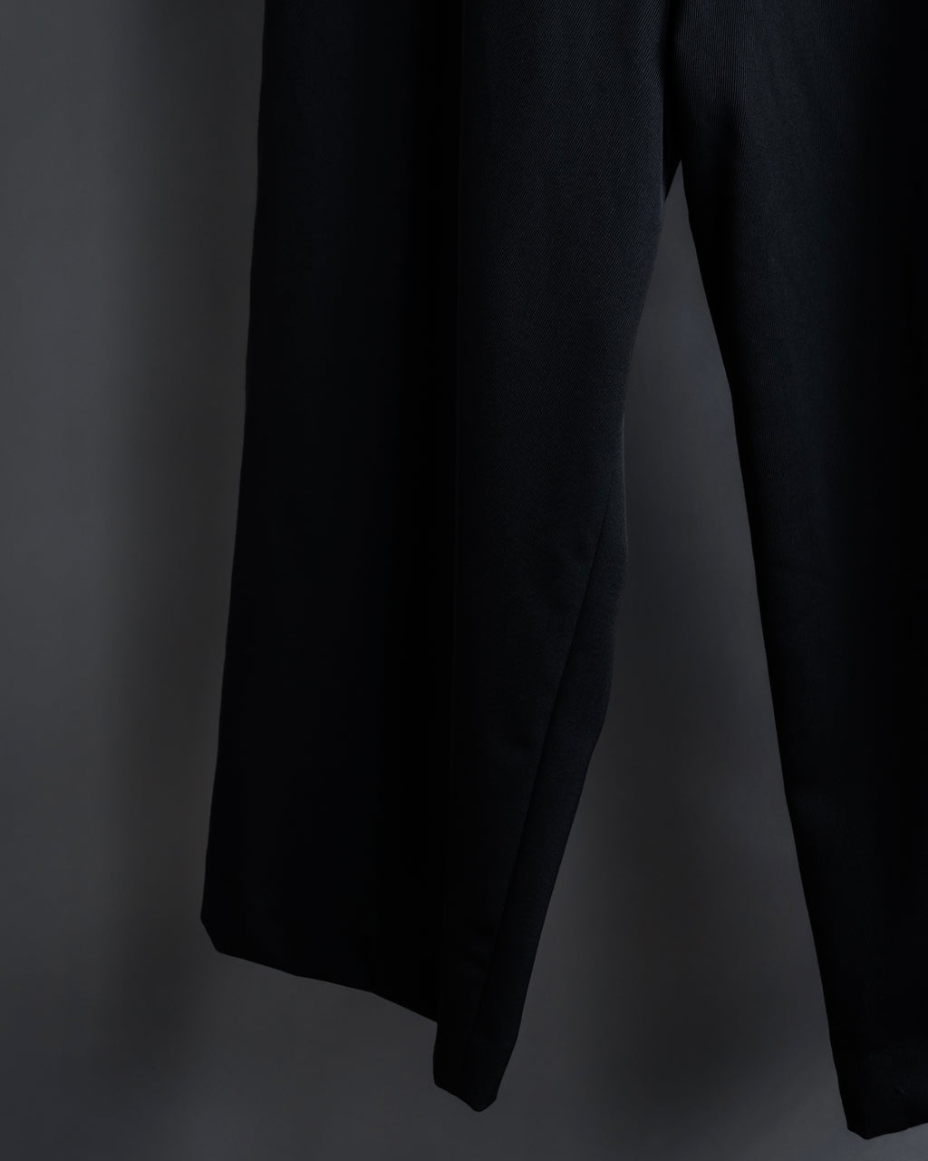 "LOEWE" Three-dimensional pattern design wide slacks