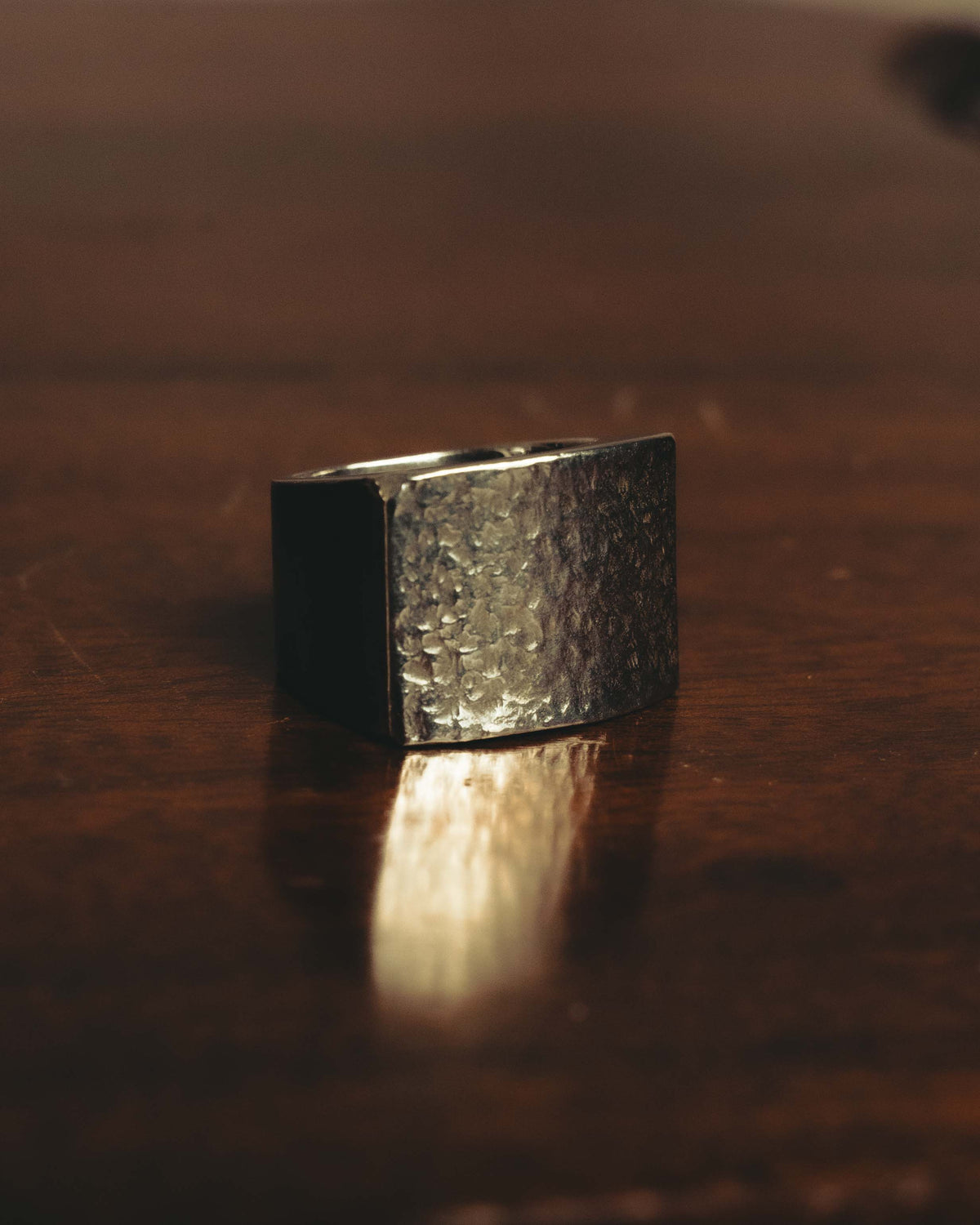 "GUCCI" 90's-00's Hammered wide square signet ring