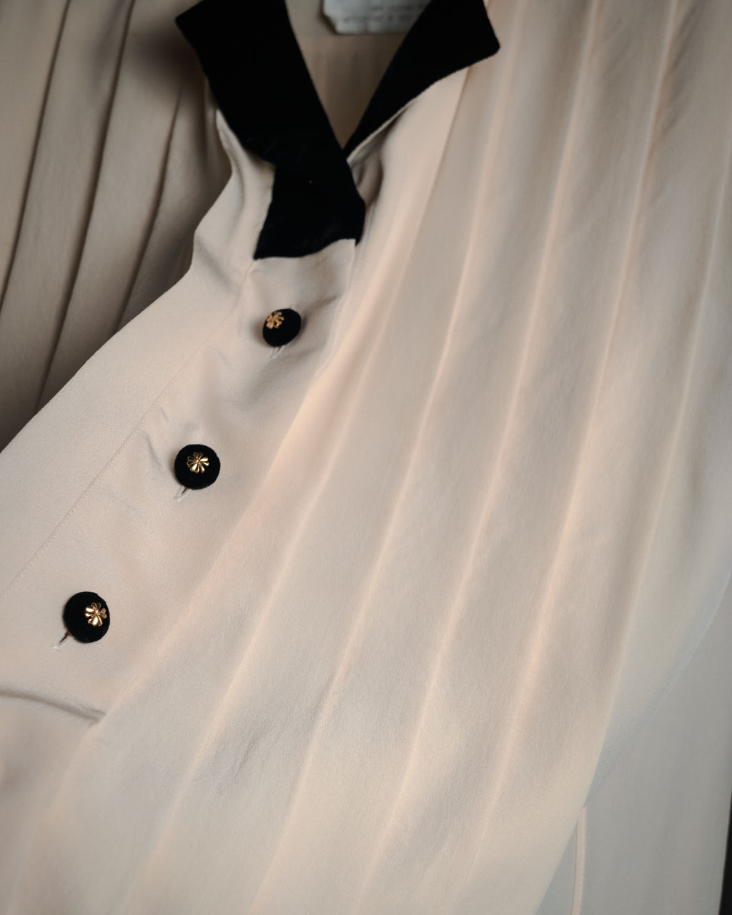 –SPECIAL– “CHANEL” 80’s-90’s pleated silk velvet trim blouse