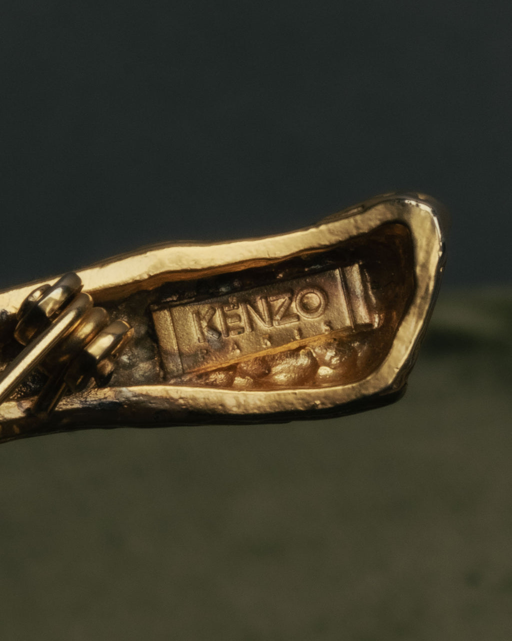 “KENZO” 80’s-90’s Sculptural branch pearl brooch
