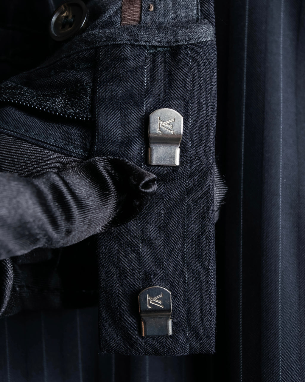 "LOUIS VUITTON" 2 button relaxed tailored jacket & no tuck tapered slacks set up