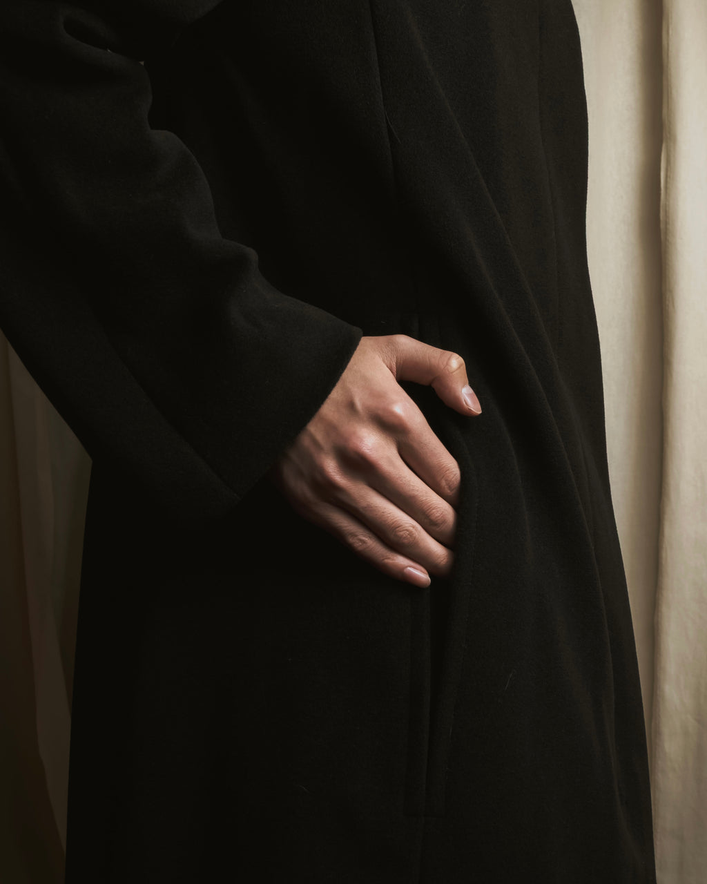 Abrigo con cuello alto y cinturón de los años 90-00 de Max Mara