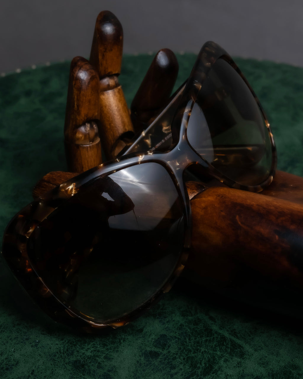 "GUCCI" Tortoiseshell butterfly frame sunglasses