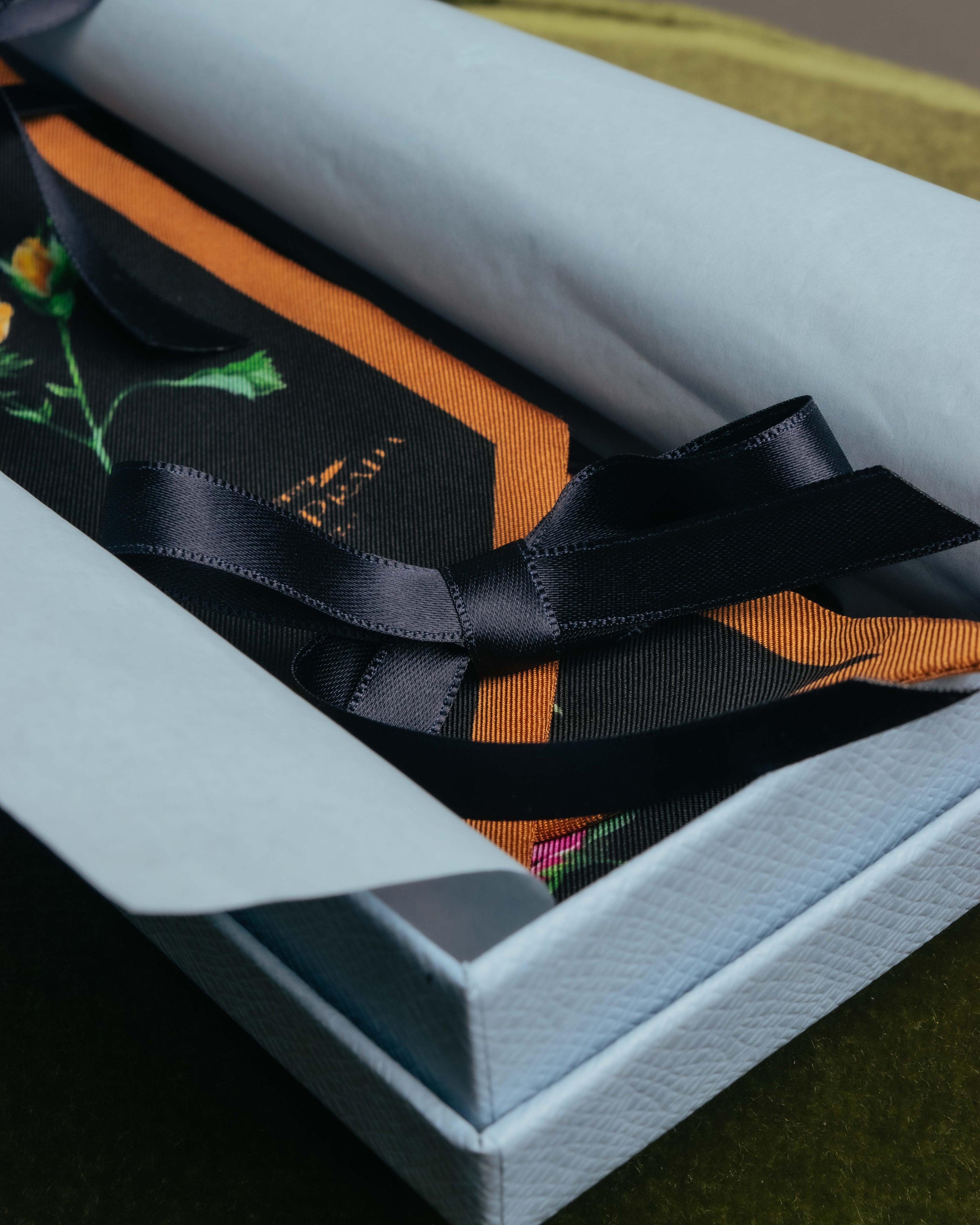 "PRADA" 2020's Floral silk skinny scarf
