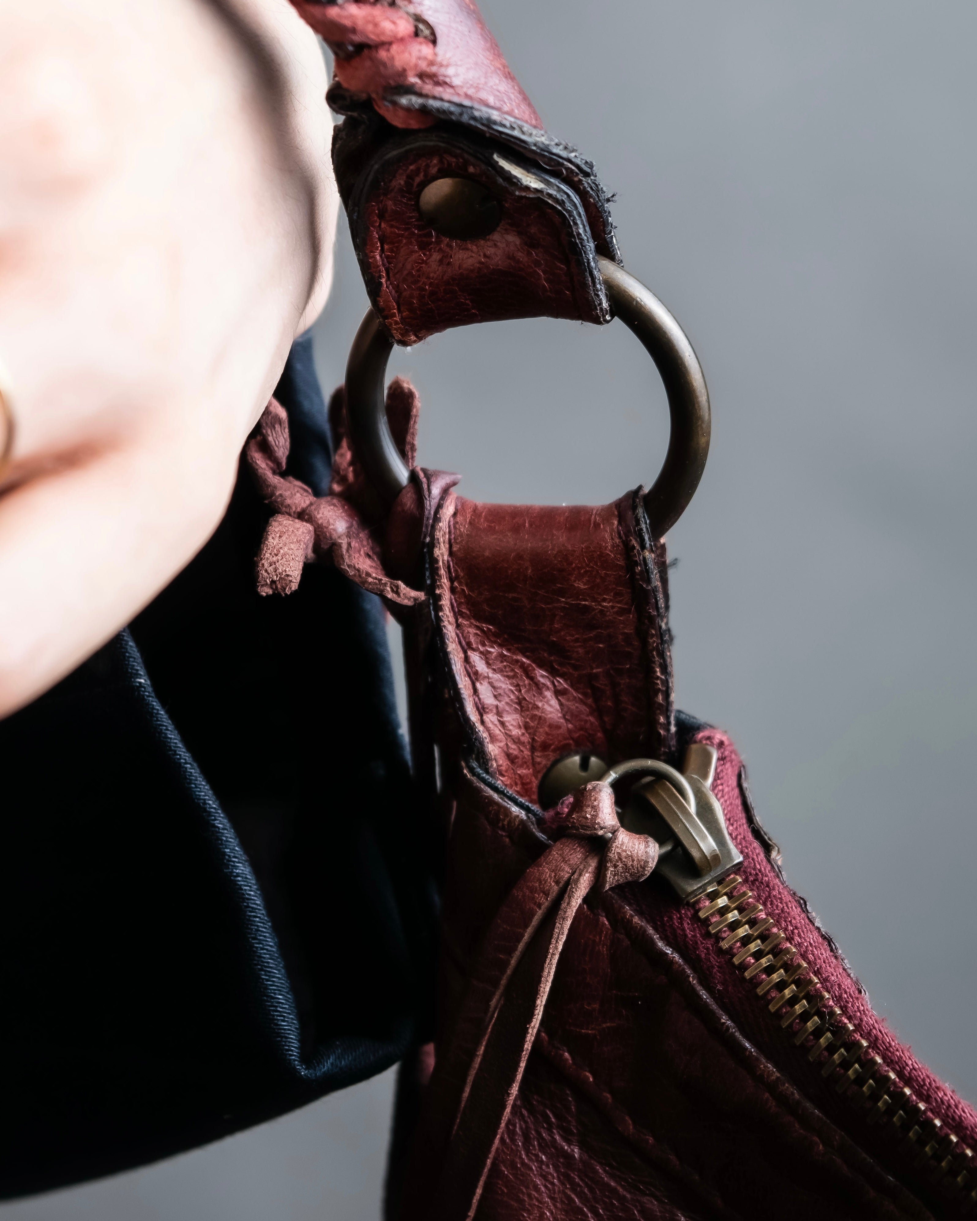 “BALENCIAGA” The Day leather one shoulder bag (burgundy)