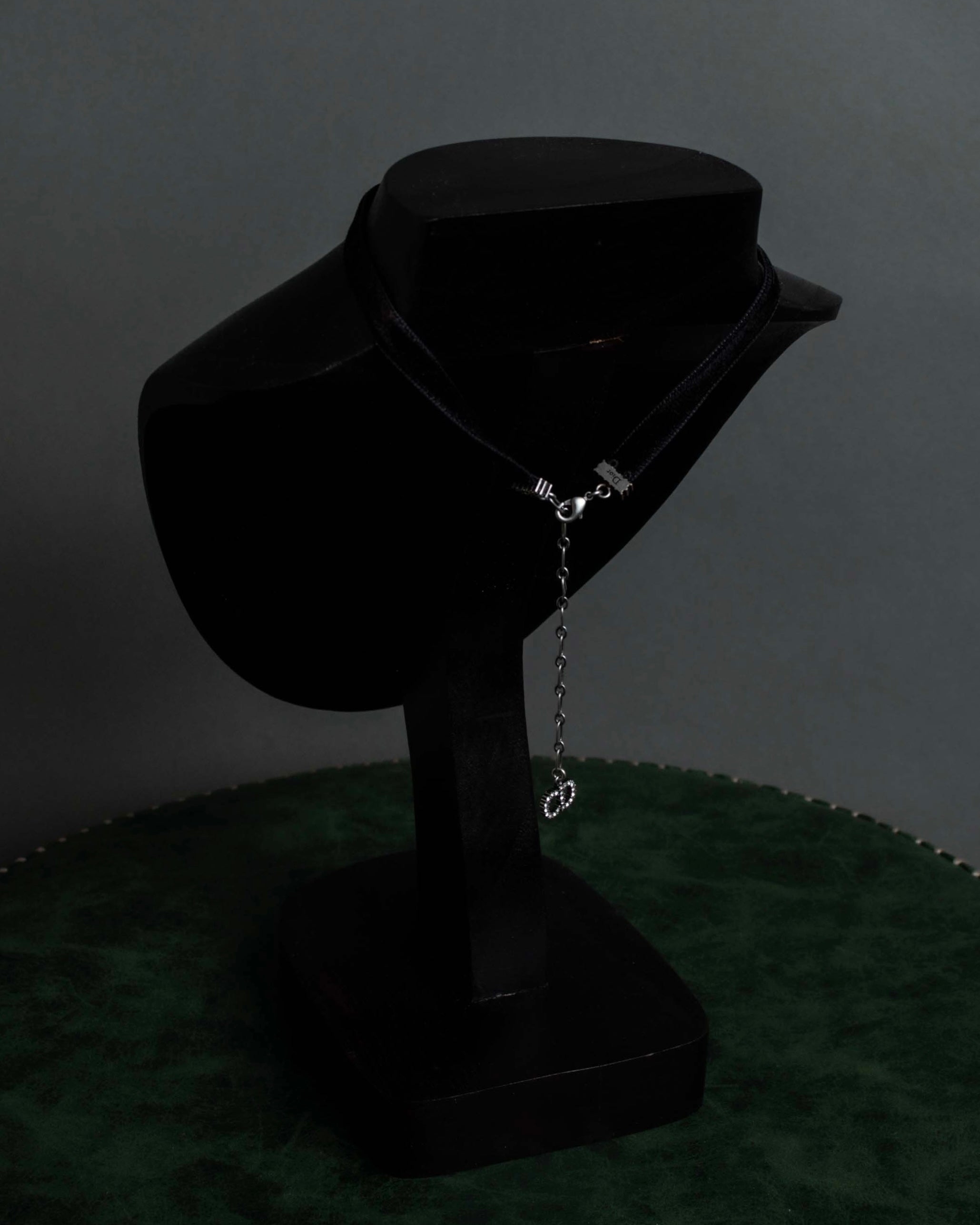 "DIOR" Velvet ribbon design star motif choker