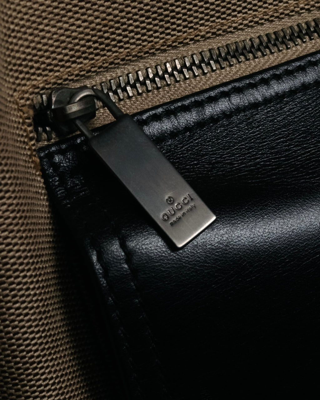 “GUCCI” 90’s-00’s Utility chic canvas shoulder bag with twin pockets