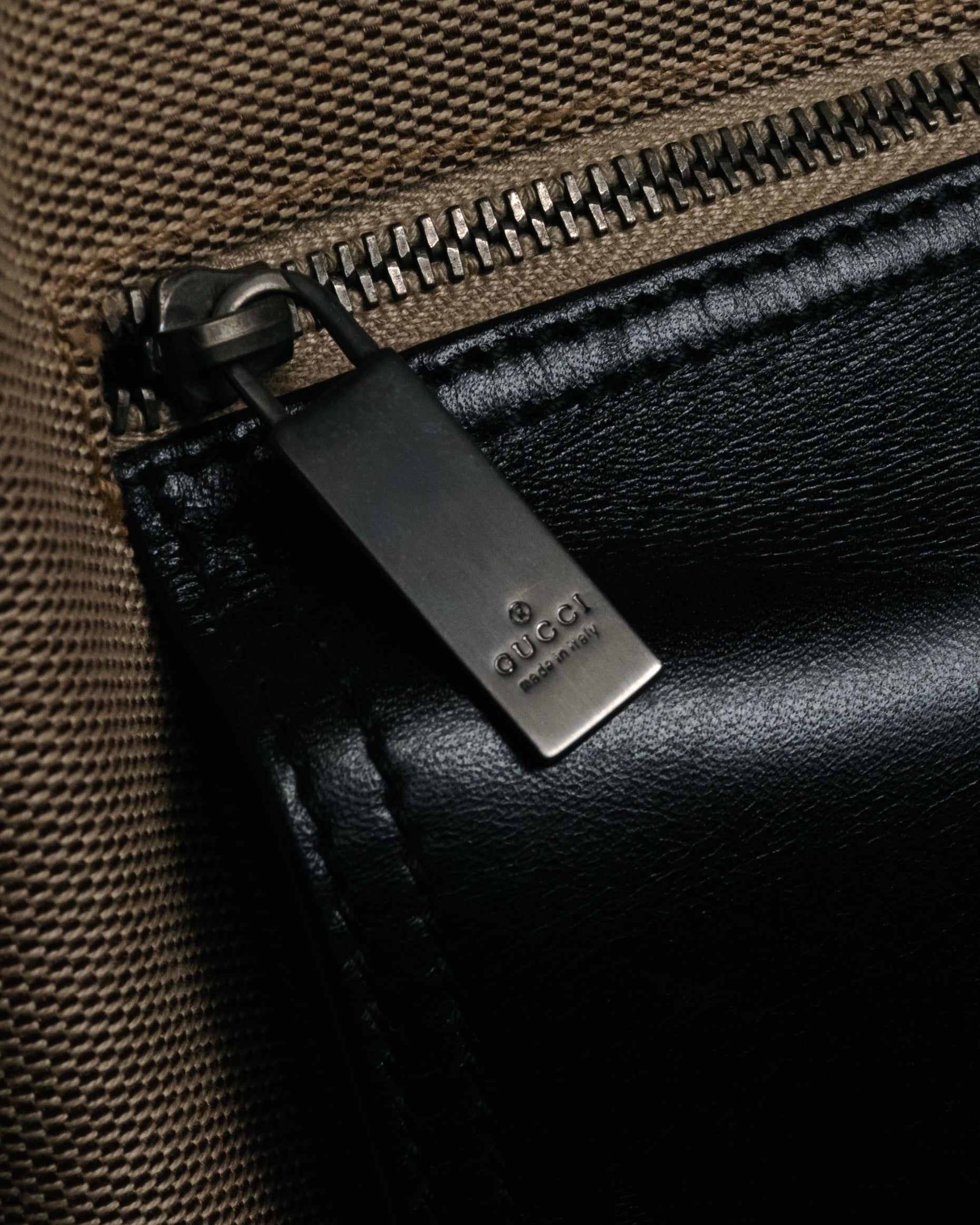 “GUCCI” 90’s-00’s Utility chic canvas shoulder bag with twin pockets