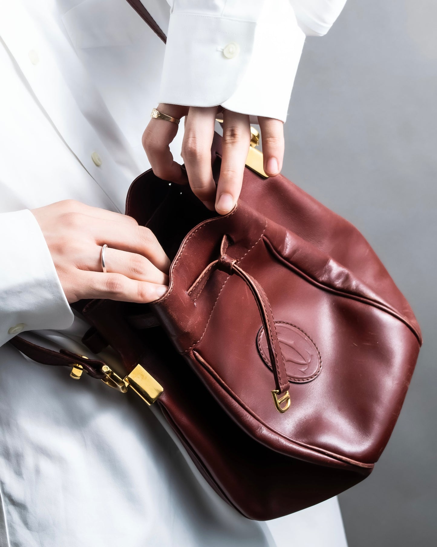 "Cartier" Drawstring design bordeaux color shoulder bag