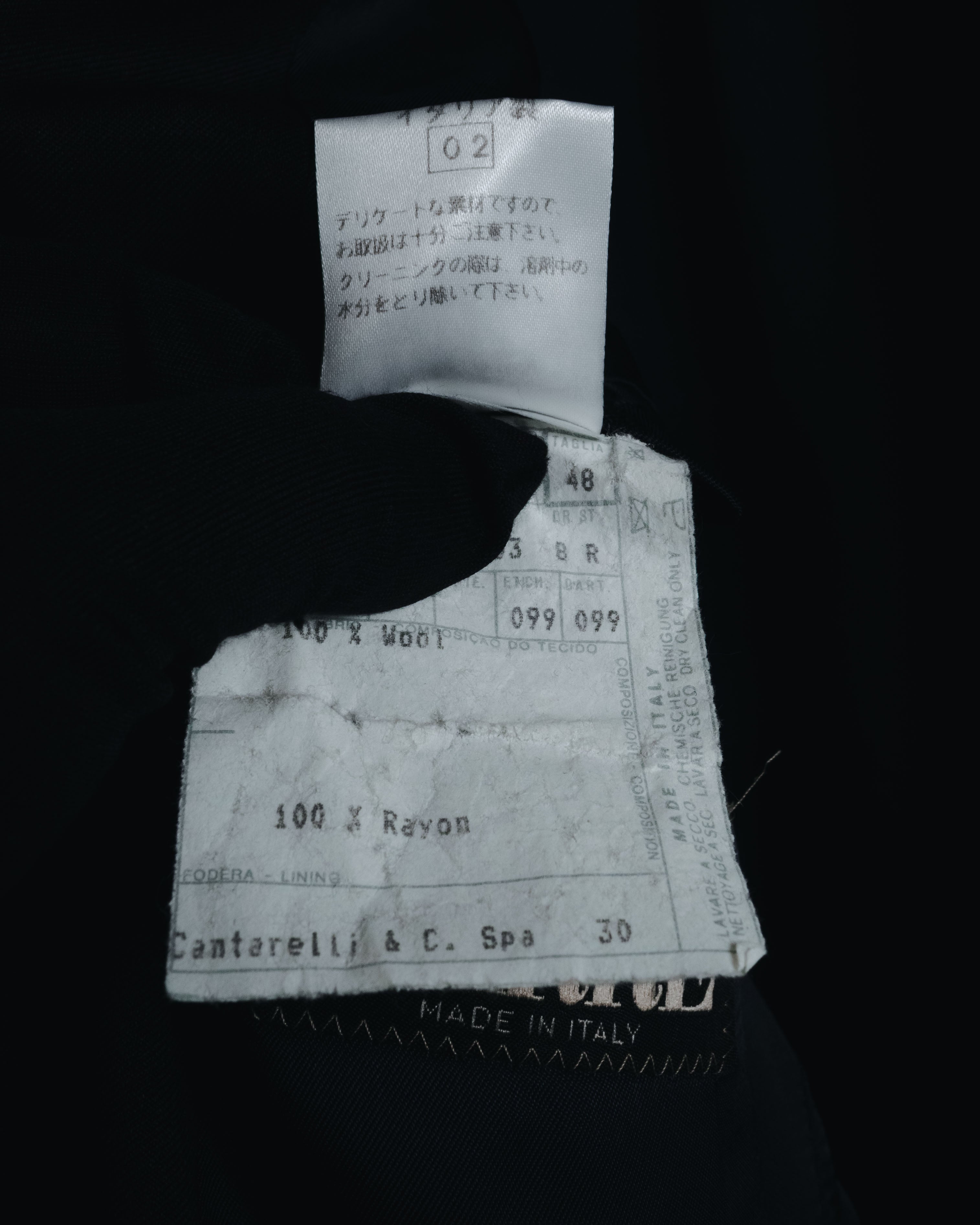 "GIANFRANCO FERRE" 90’s-00’s architecturally tailored three button wool blazer