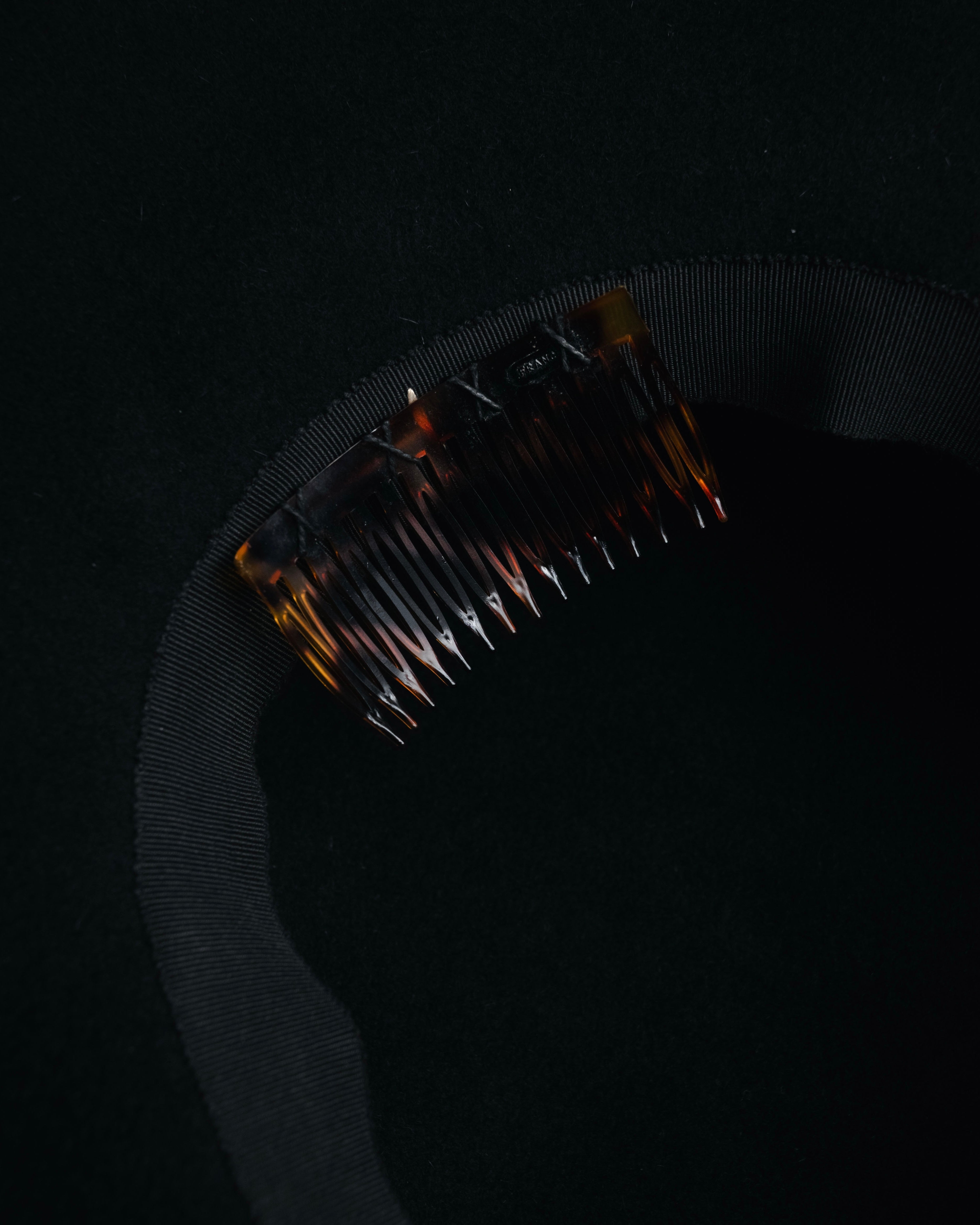 –SPECIAL– "CHANEL" 80’s fur felt velour boater hat