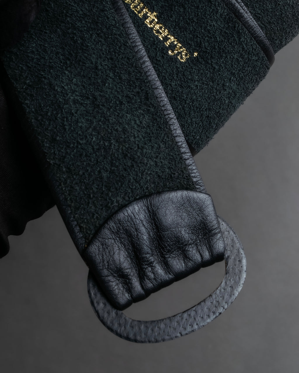 "BURBERRYS" Oval buckle design, supple leather belt