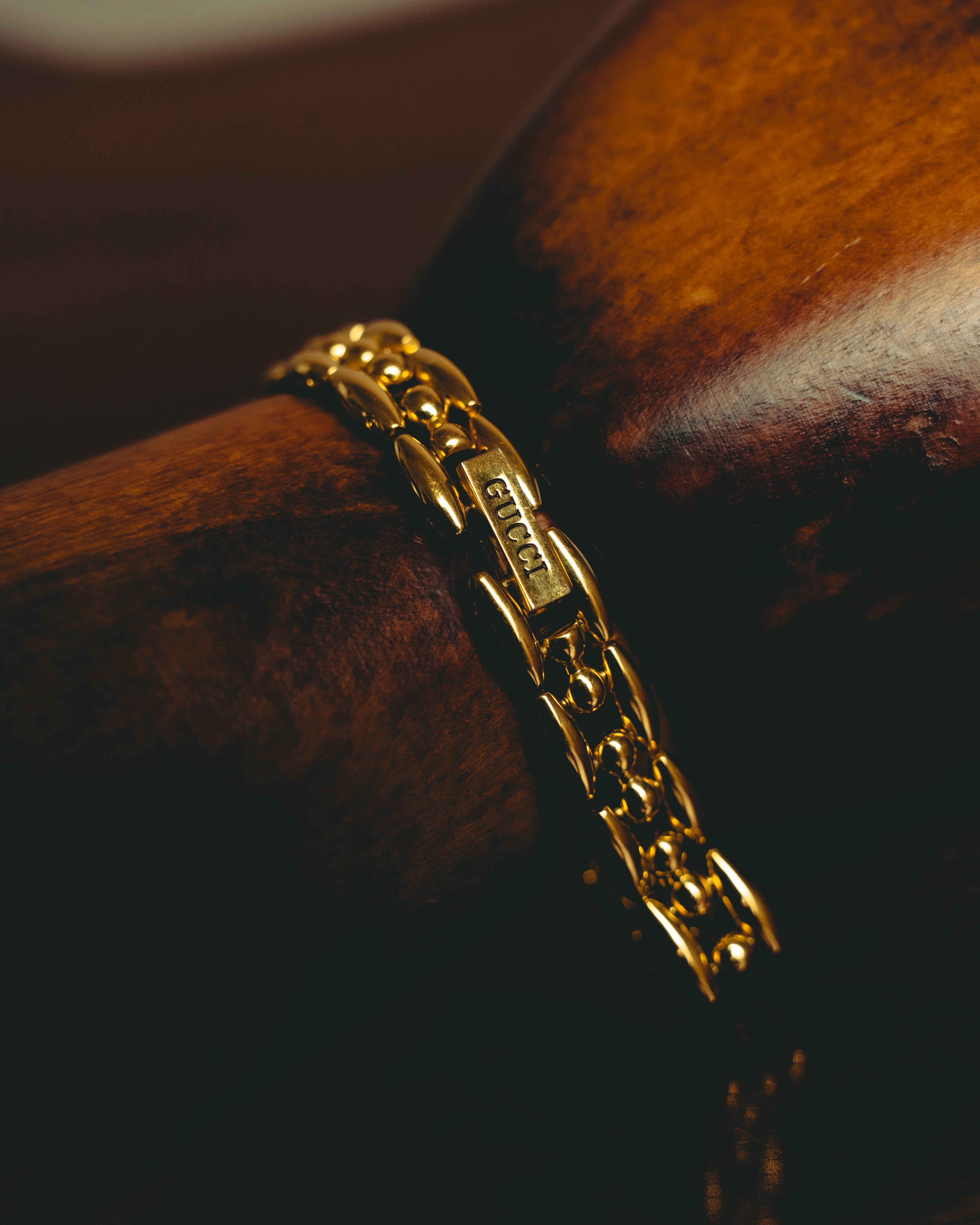 –SPECIAL– "GUCCI" 80's-90's Elegant gold tone wristwatch