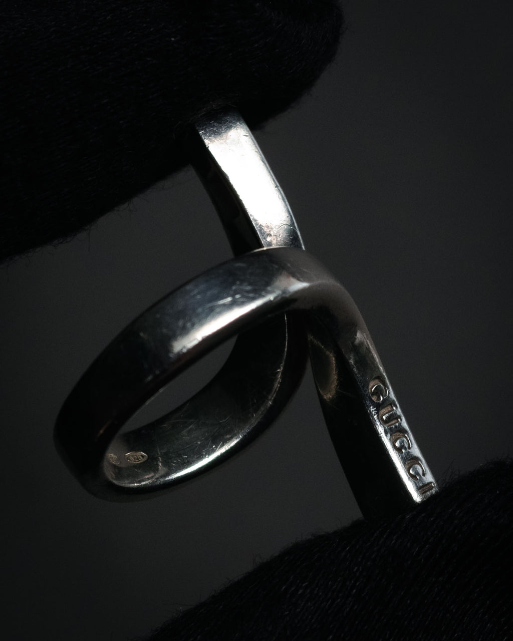 “GUCCI” 1990’s-2000’s Amethyst bypass silver ring