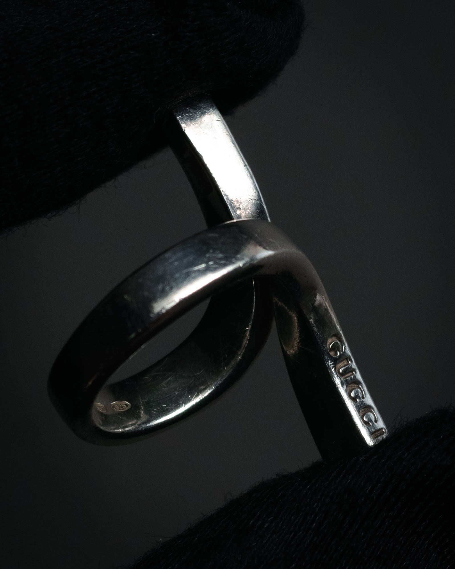 “GUCCI” 1990’s-2000’s Amethyst bypass silver ring