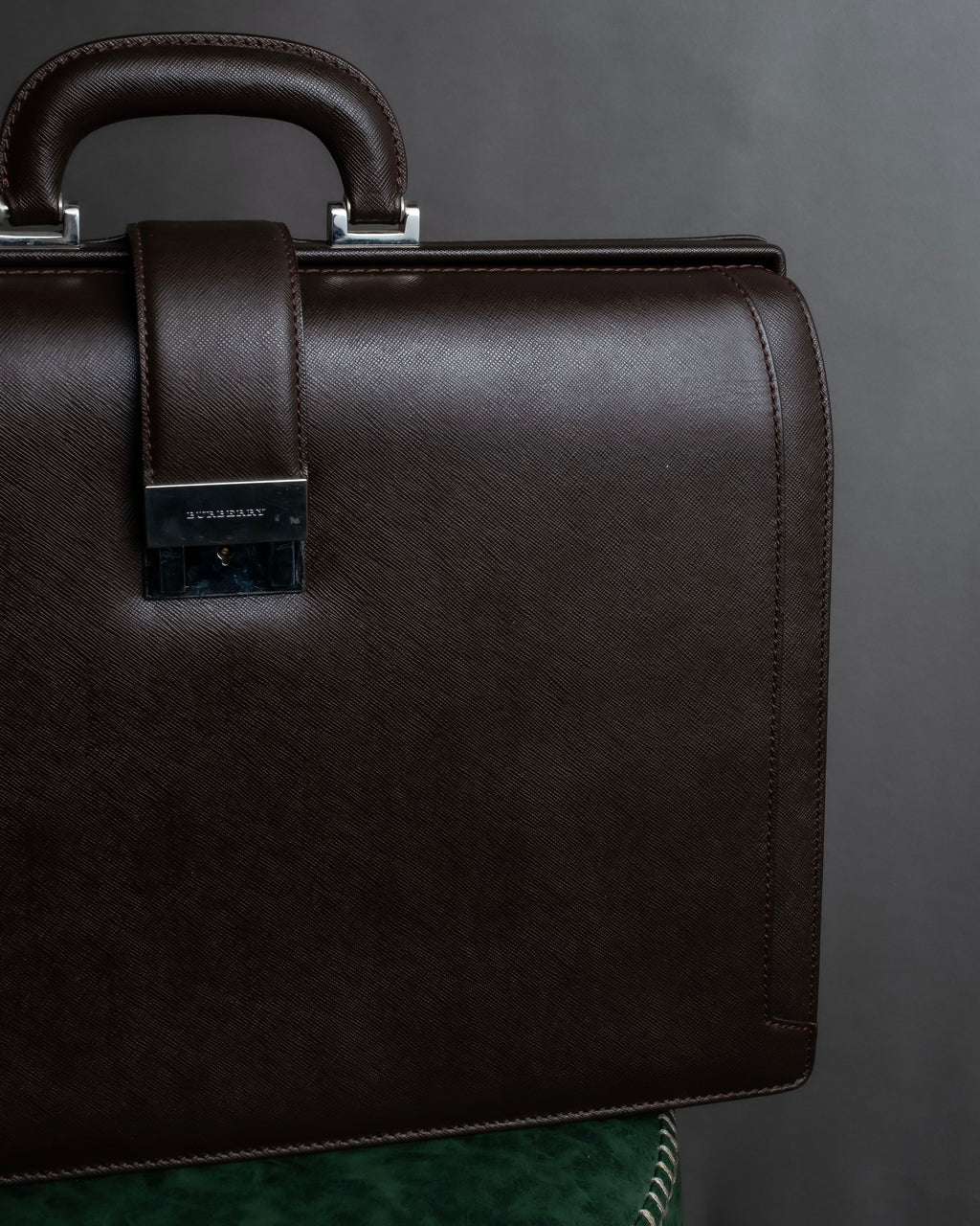 Pvc Briefcase BURBERRY (バーバリー) - ブリーフケース - ブラウン - PVC型押し メタルバックル ビジネスバッグ – MOOD