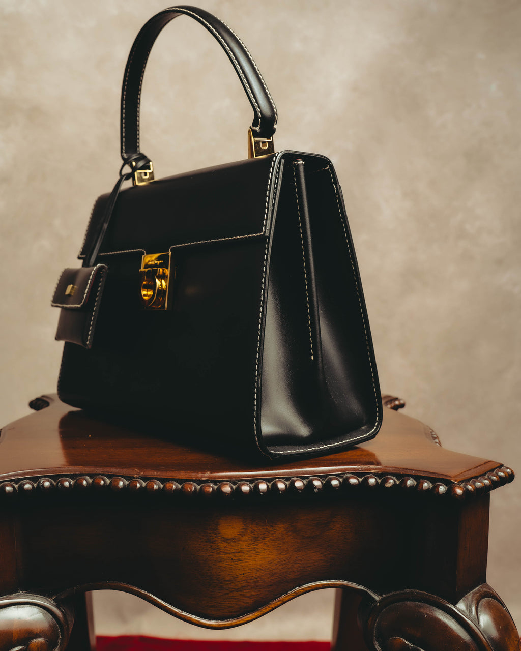-SPECIAL- "Salvatore Ferragamo" 90's-00's Gancini contrast stitch leather handbag