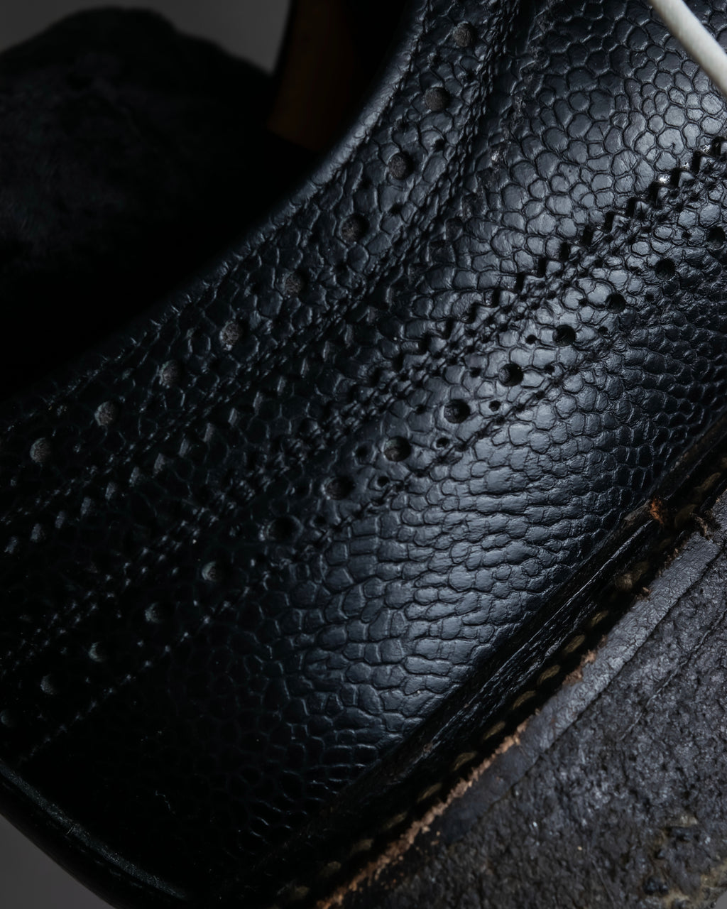 "THOM BROWNE" Wingtip design rubber sole leather shoes