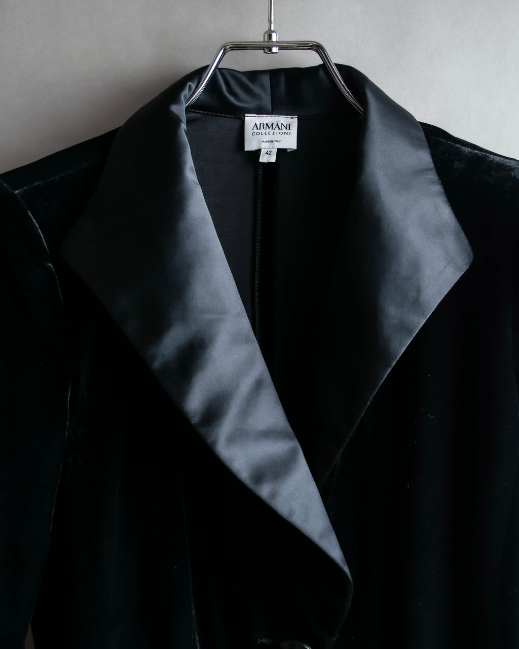 "ARMANI COLLEZIONI" Satin switched design velvet jacket