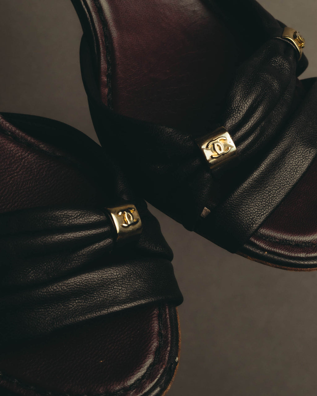 "CHANEL" 90's-00's Bow leather ankle strap sandals