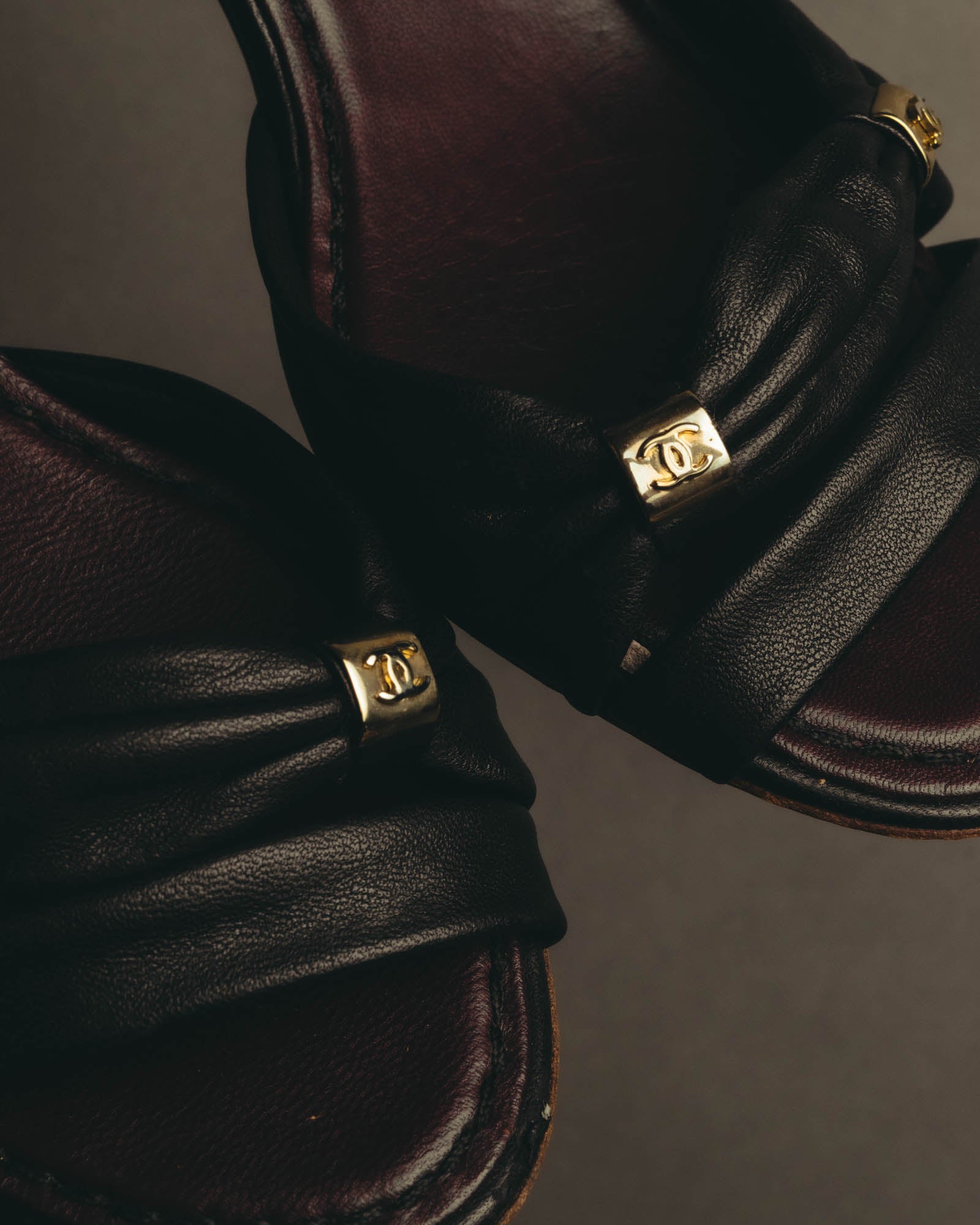 "CHANEL" 90's-00's Bow leather ankle strap sandals