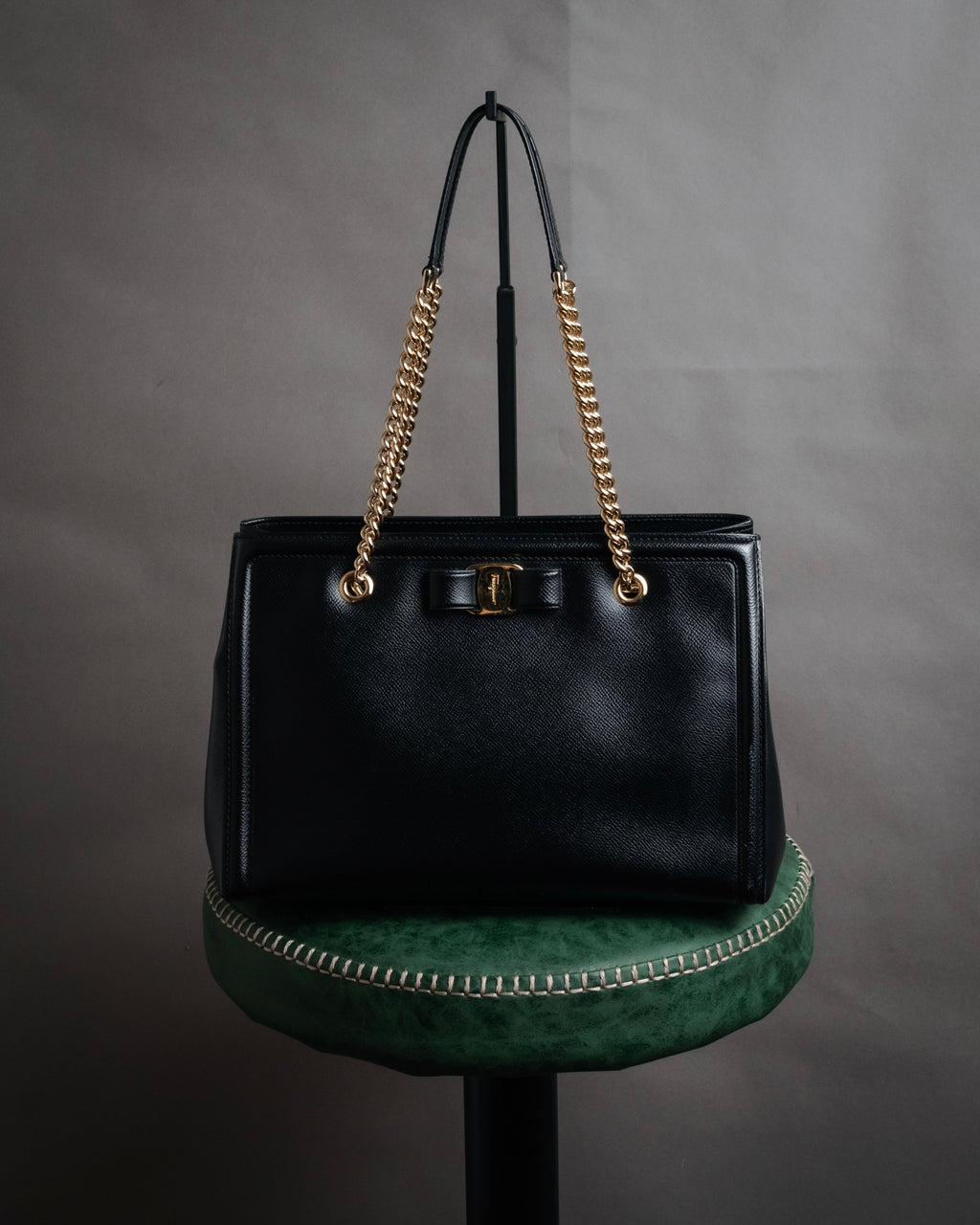 “Salvatore Ferragamo” 2010’s Vara chain leather tote bag