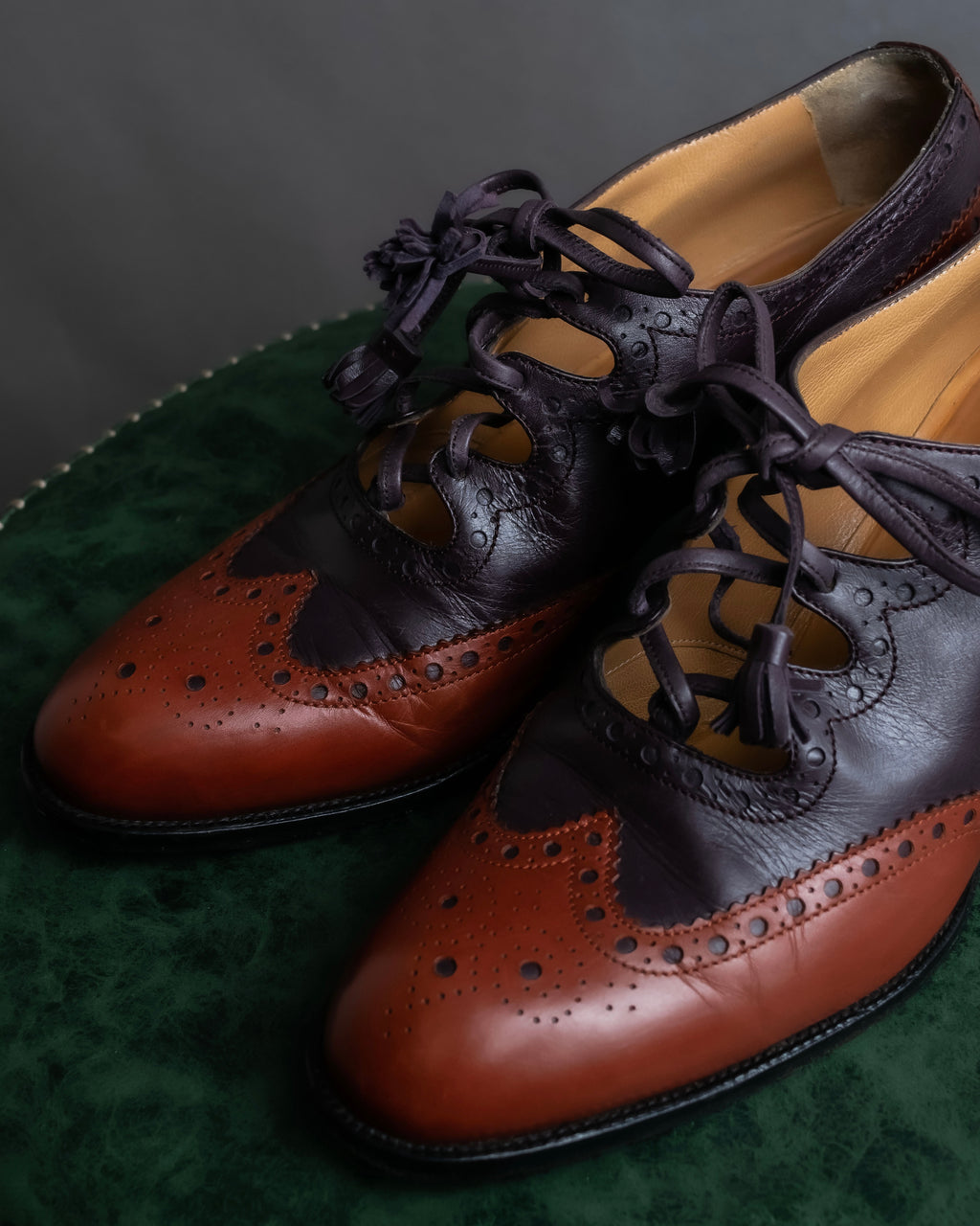 "HERMES" Medallion design combination leather heel shoes