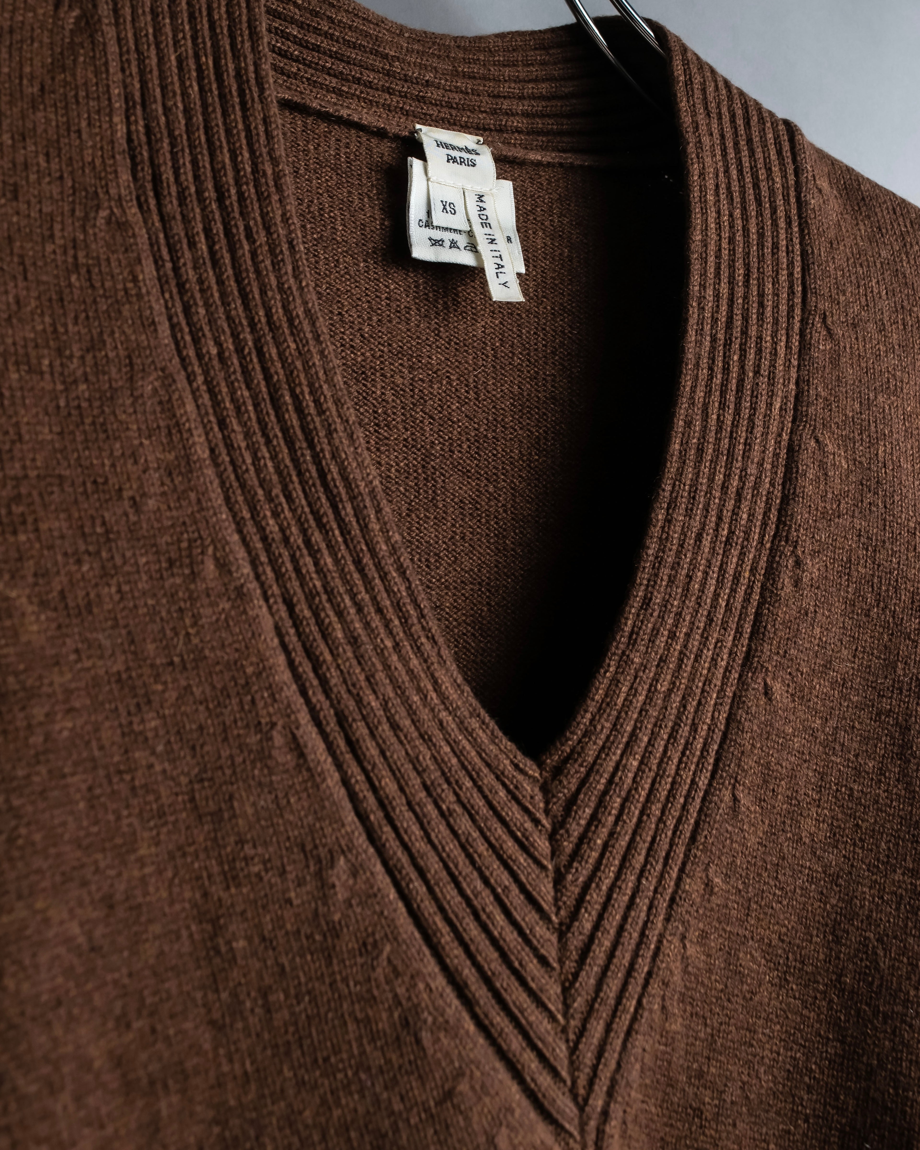 "HERMES" 100% cashmere V neck design knit