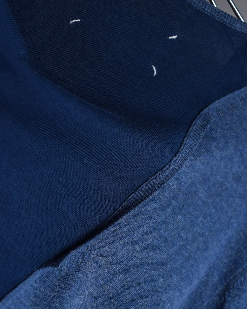 "MAISON MARGIELA" 17SS Asymmetric button line knit