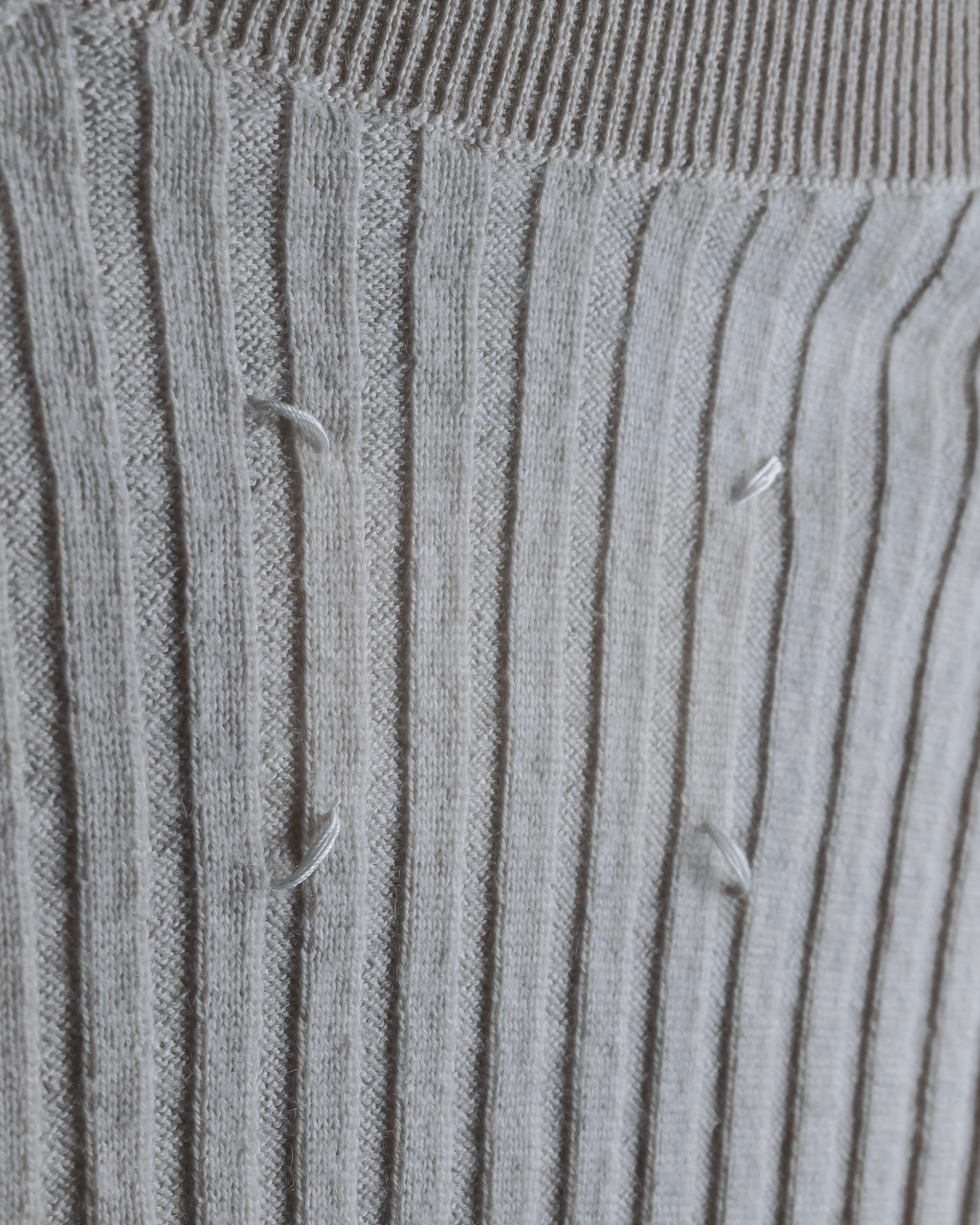 "MAISON MARGIELA" 18AW Ribbed shaped V-neck knit