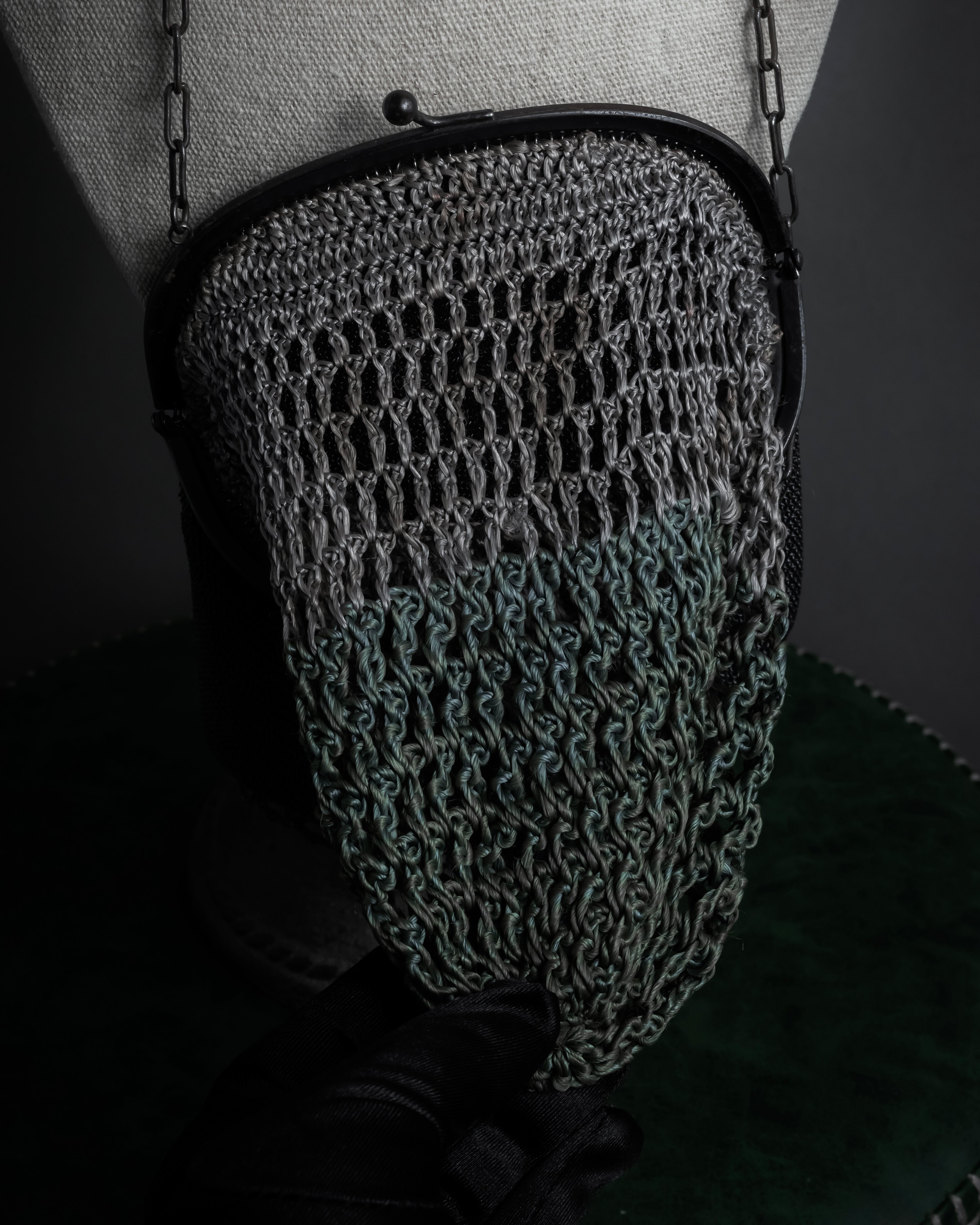 "Vintage metal mesh clasp chain shoulder bag"