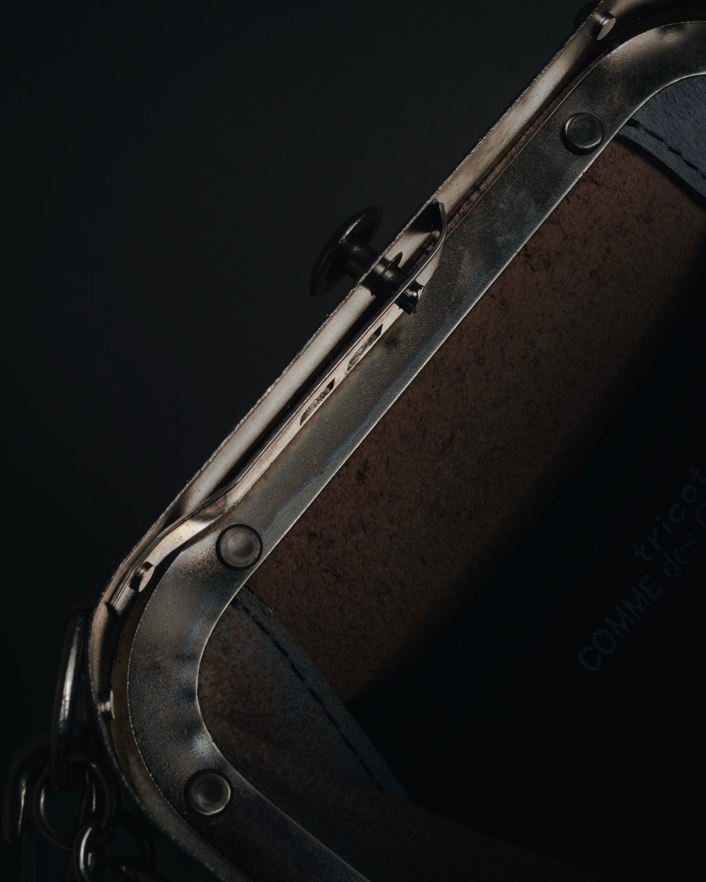 "tricot COMME des GARÇONS" Structured kiss-lock leather shoulder bag