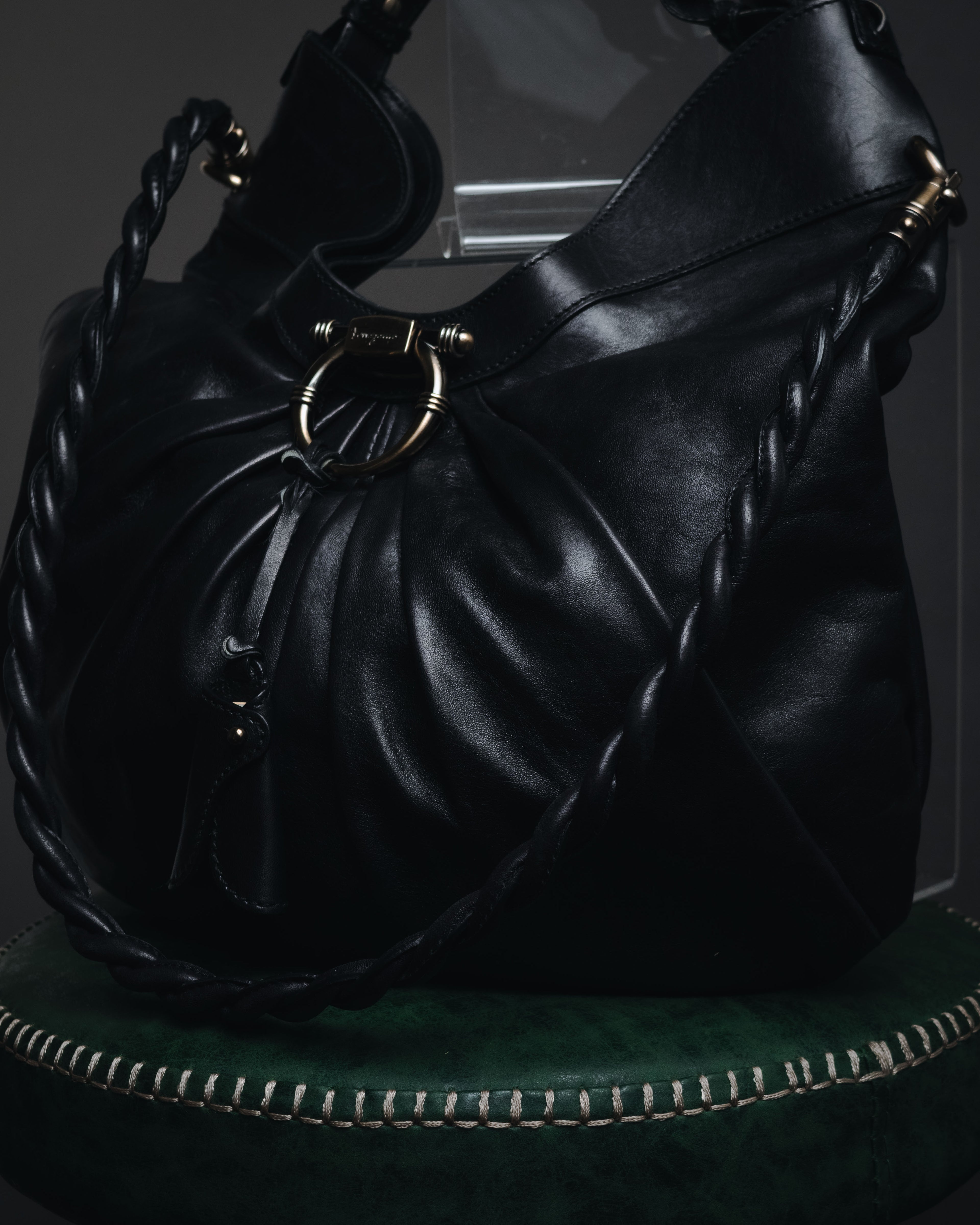 –SPECIAL– "Salvatore Ferragamo"
00’s Gancini gathered leather hobo bag